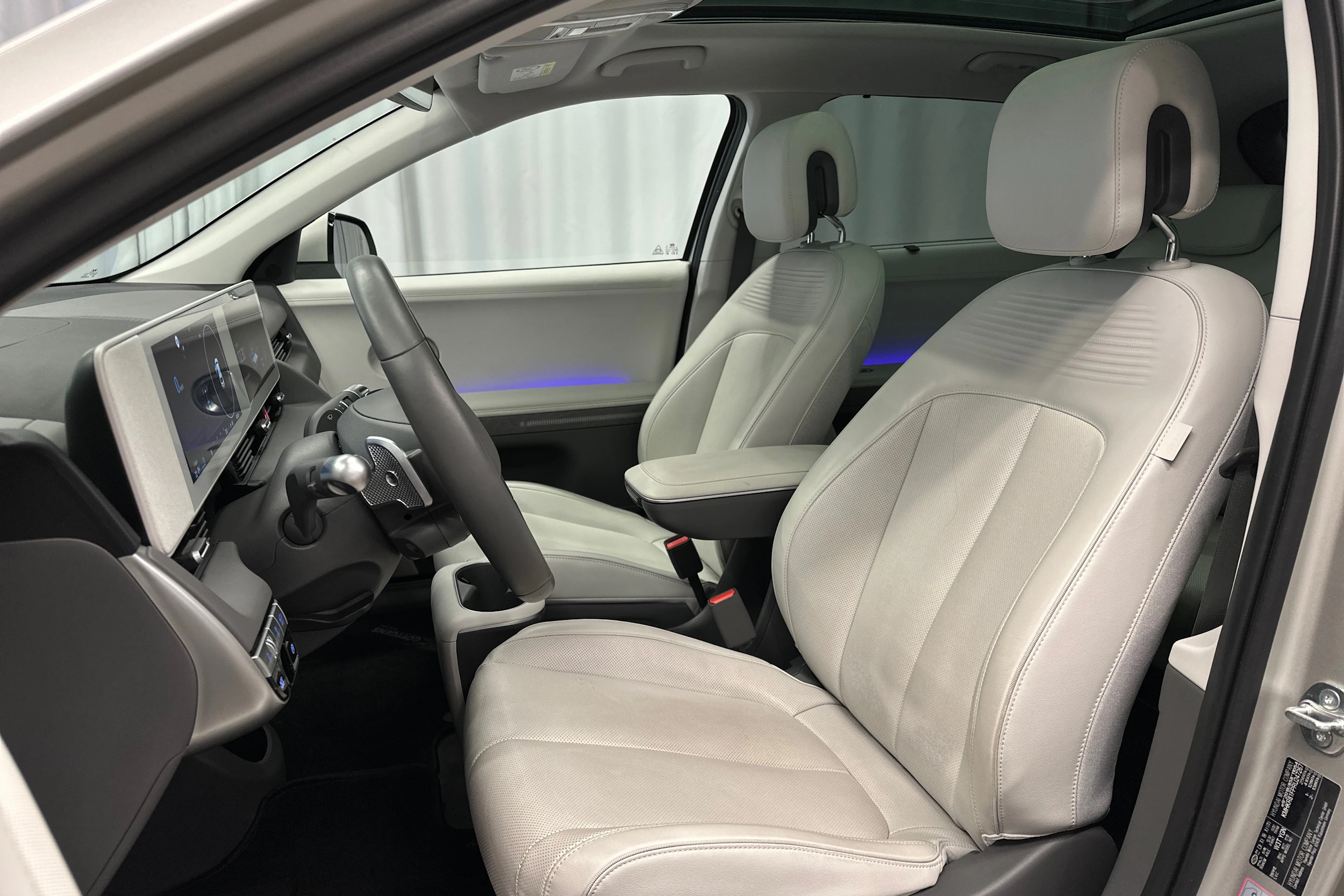 harmaa Hyundai IONIQ 5 2024 kuva 18.
