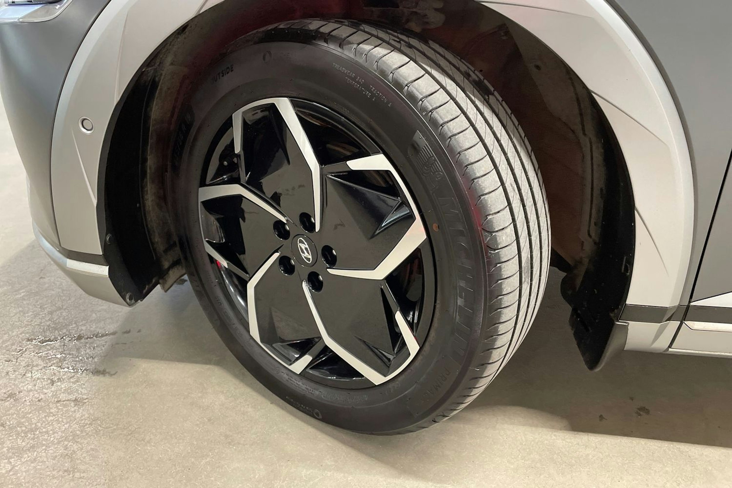 harmaa Hyundai IONIQ 5 2024 kuva 13.