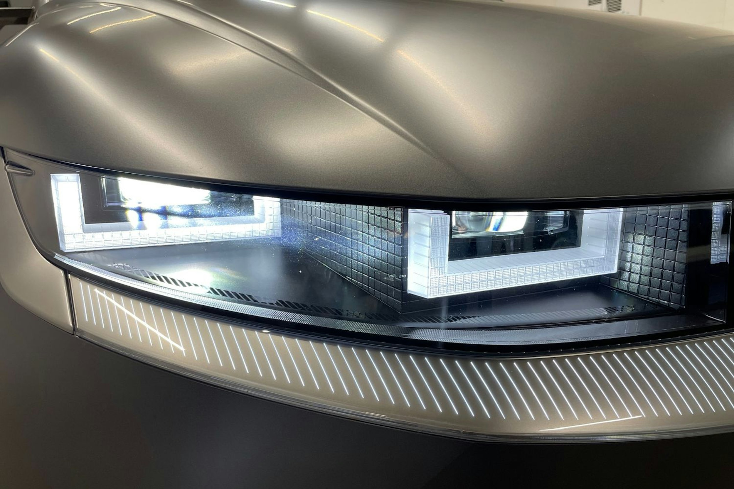 harmaa Hyundai IONIQ 5 2024 kuva 14.