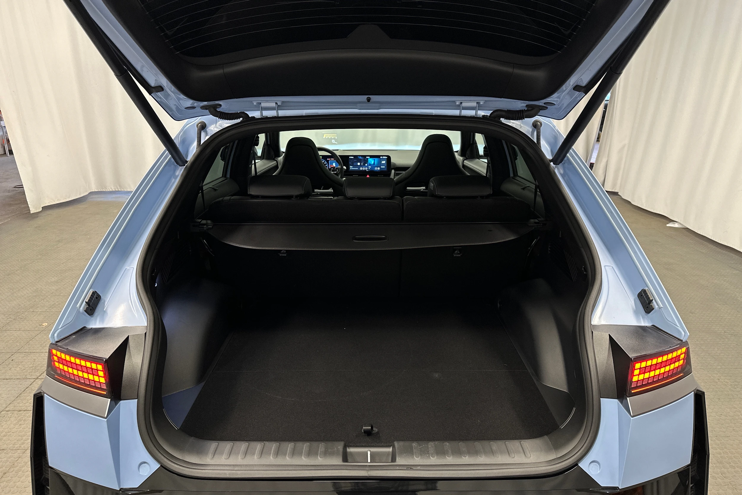 sininen Hyundai IONIQ 5 2025 kuva 38.