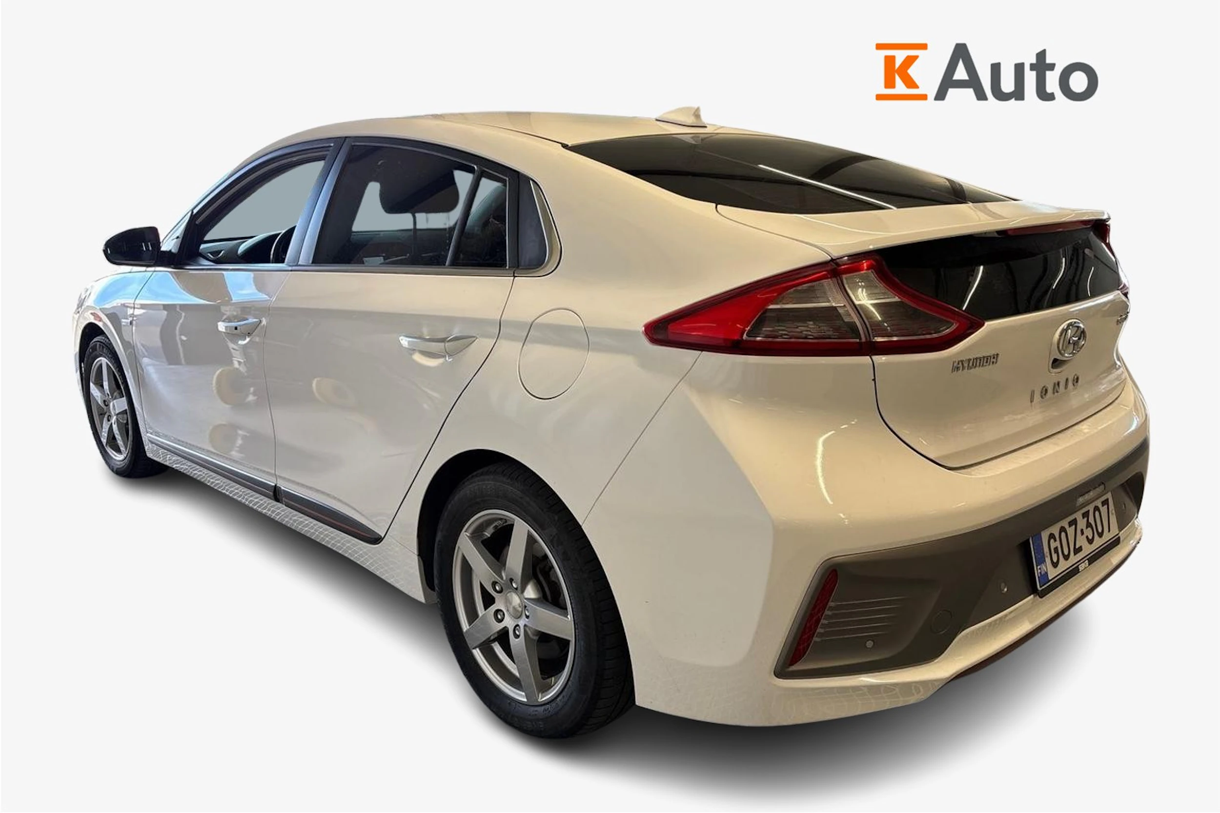 valkoinen Hyundai IONIQ electric 2017 kuva 2.