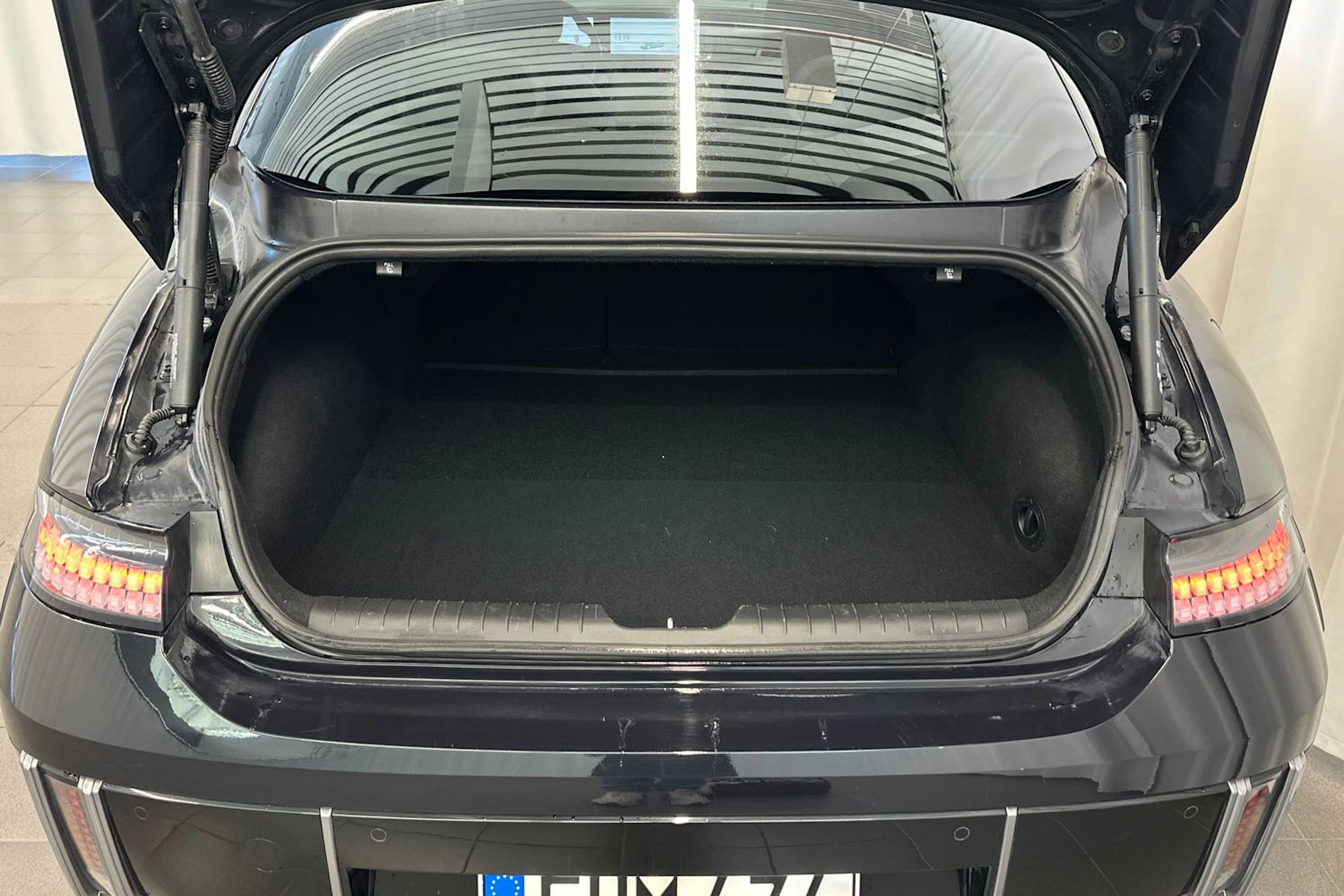 sininen Hyundai IONIQ 6 2023 kuva 13.