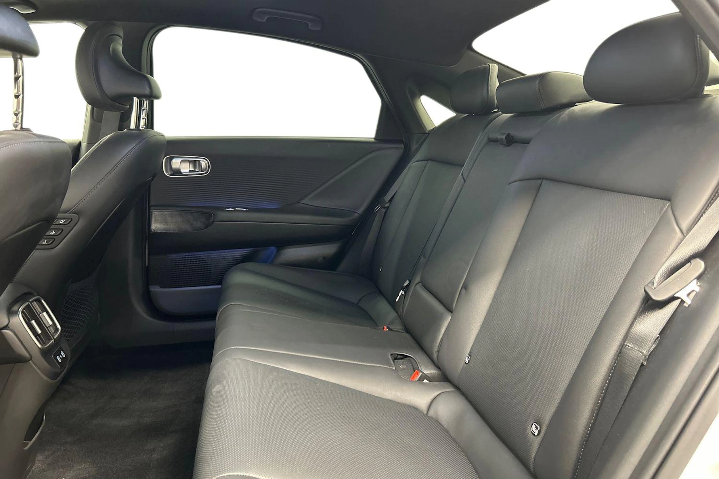 valkoinen Hyundai IONIQ 6 2023 kuva 8.