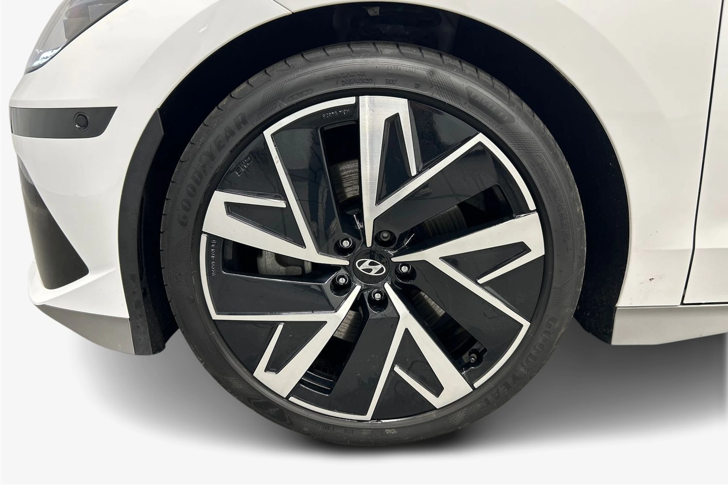 valkoinen Hyundai IONIQ 6 2023 kuva 9.
