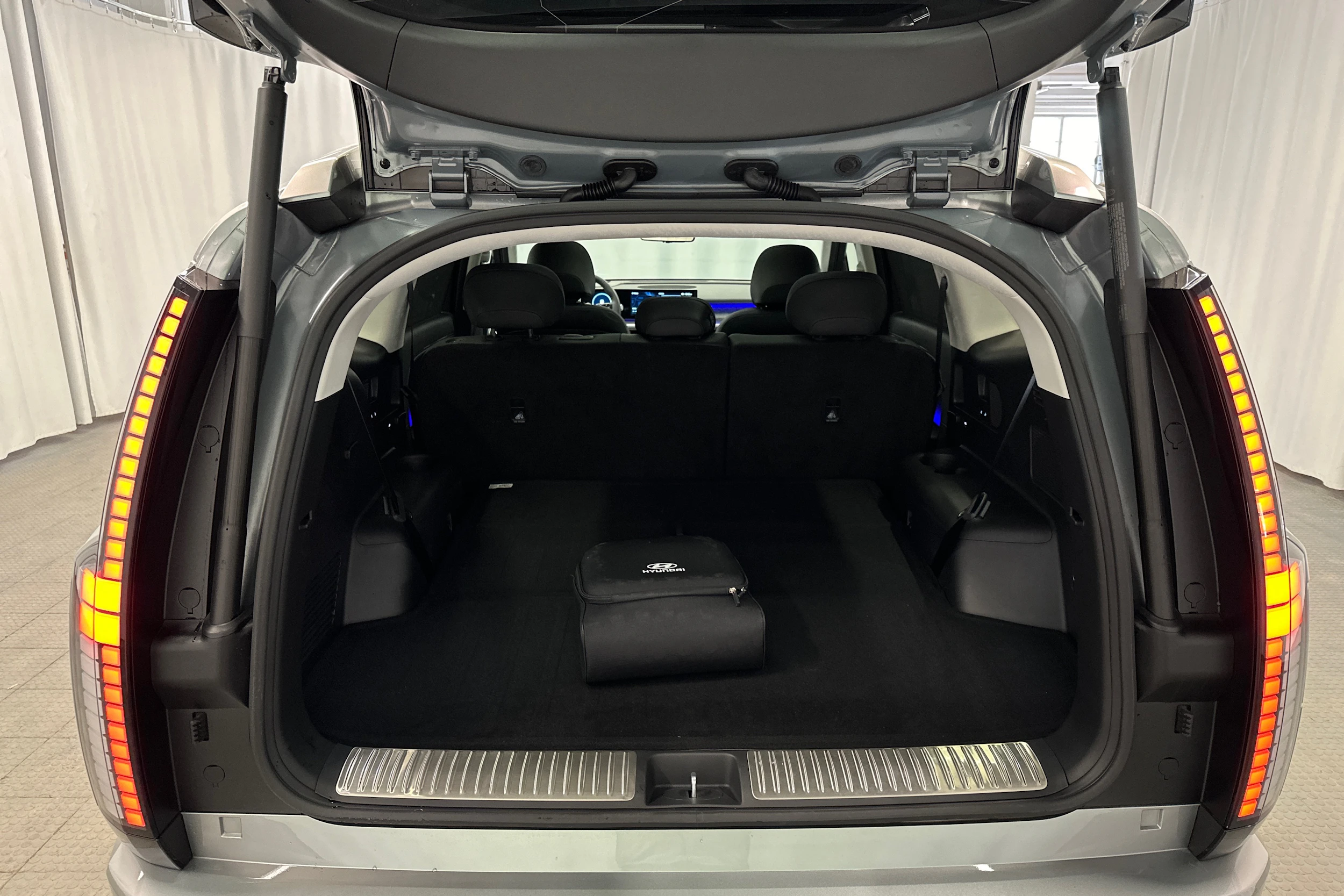 harmaa Hyundai IONIQ 9 2026 kuva 37.