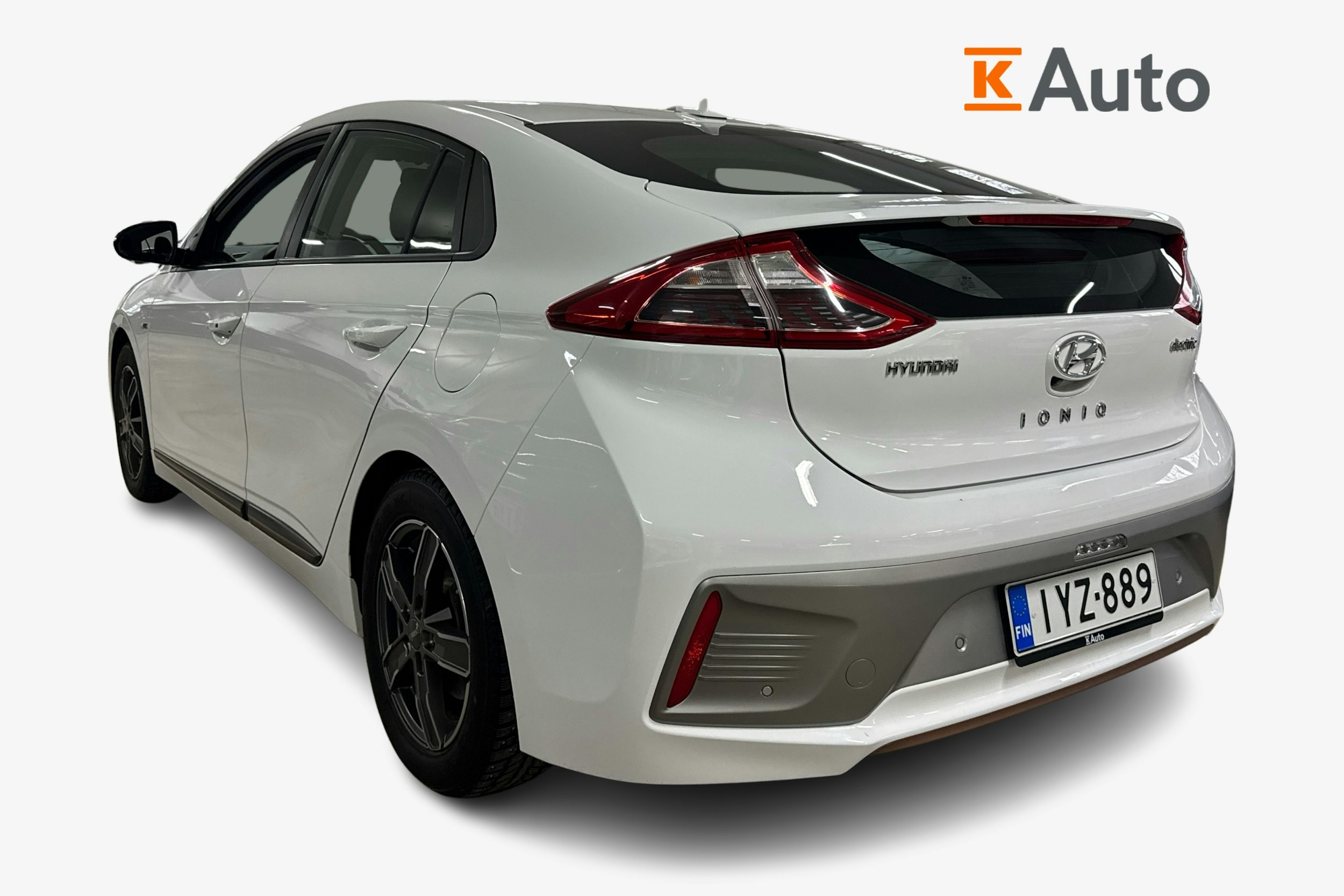 Valkoinen Hyundai IONIQ electric 2017 kuva 2.