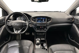 valkoinen Hyundai IONIQ electric 2018 kuva 9.