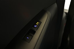 valkoinen Hyundai IONIQ electric 2018 kuva 10.