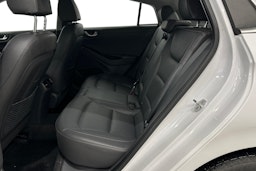 valkoinen Hyundai IONIQ electric 2018 kuva 11.