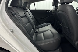 valkoinen Hyundai IONIQ electric 2018 kuva 13.