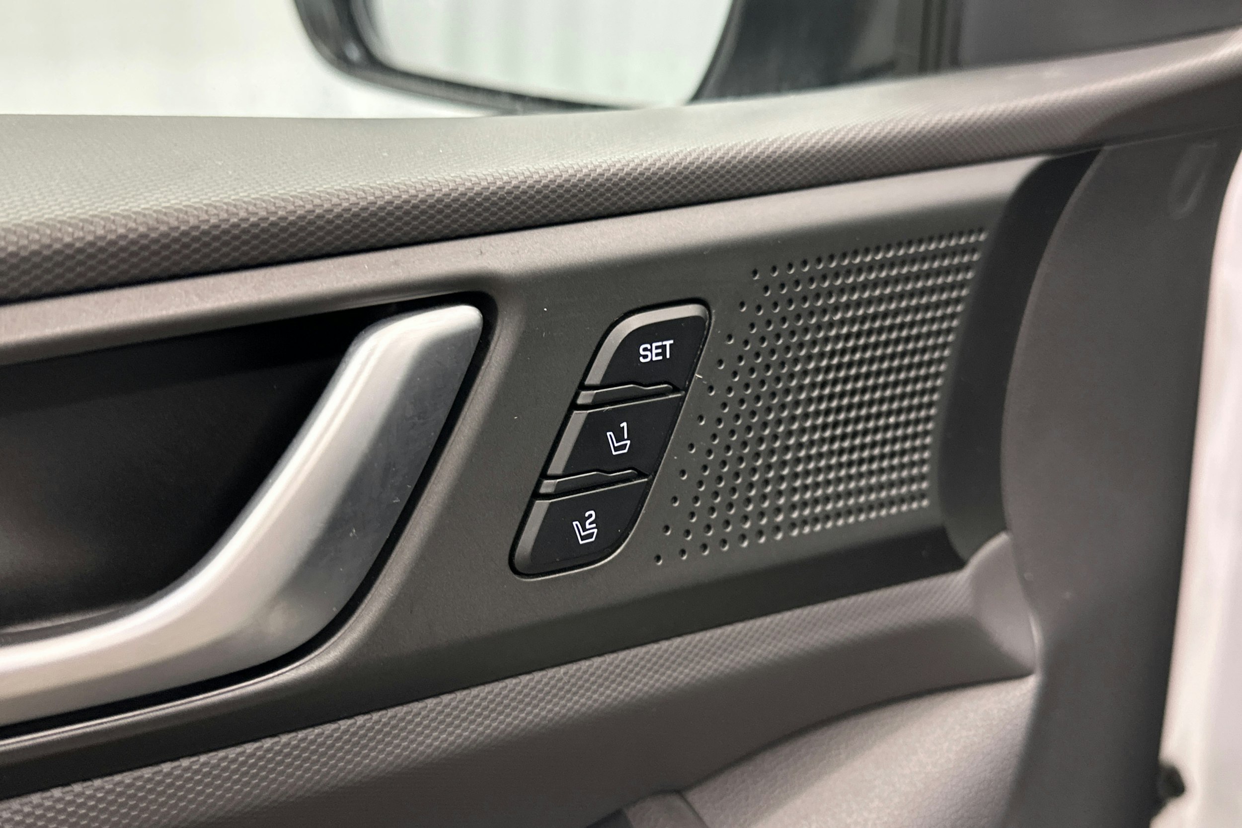 valkoinen Hyundai IONIQ electric 2018 kuva 17.