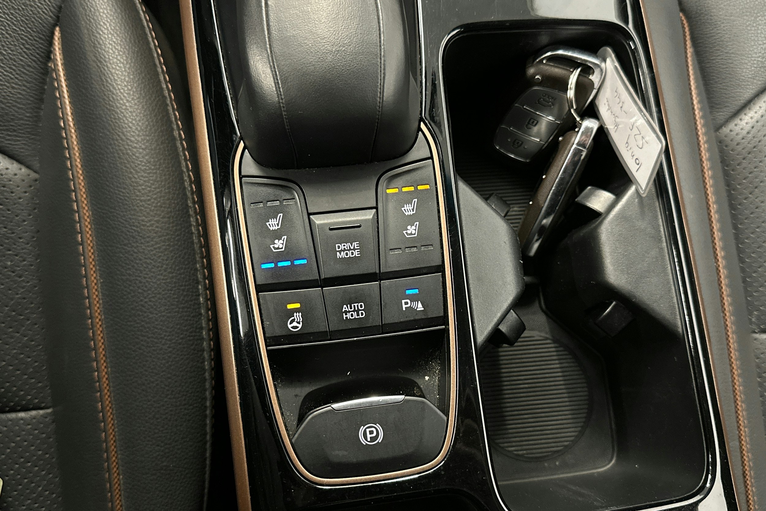 valkoinen Hyundai IONIQ electric 2018 kuva 29.