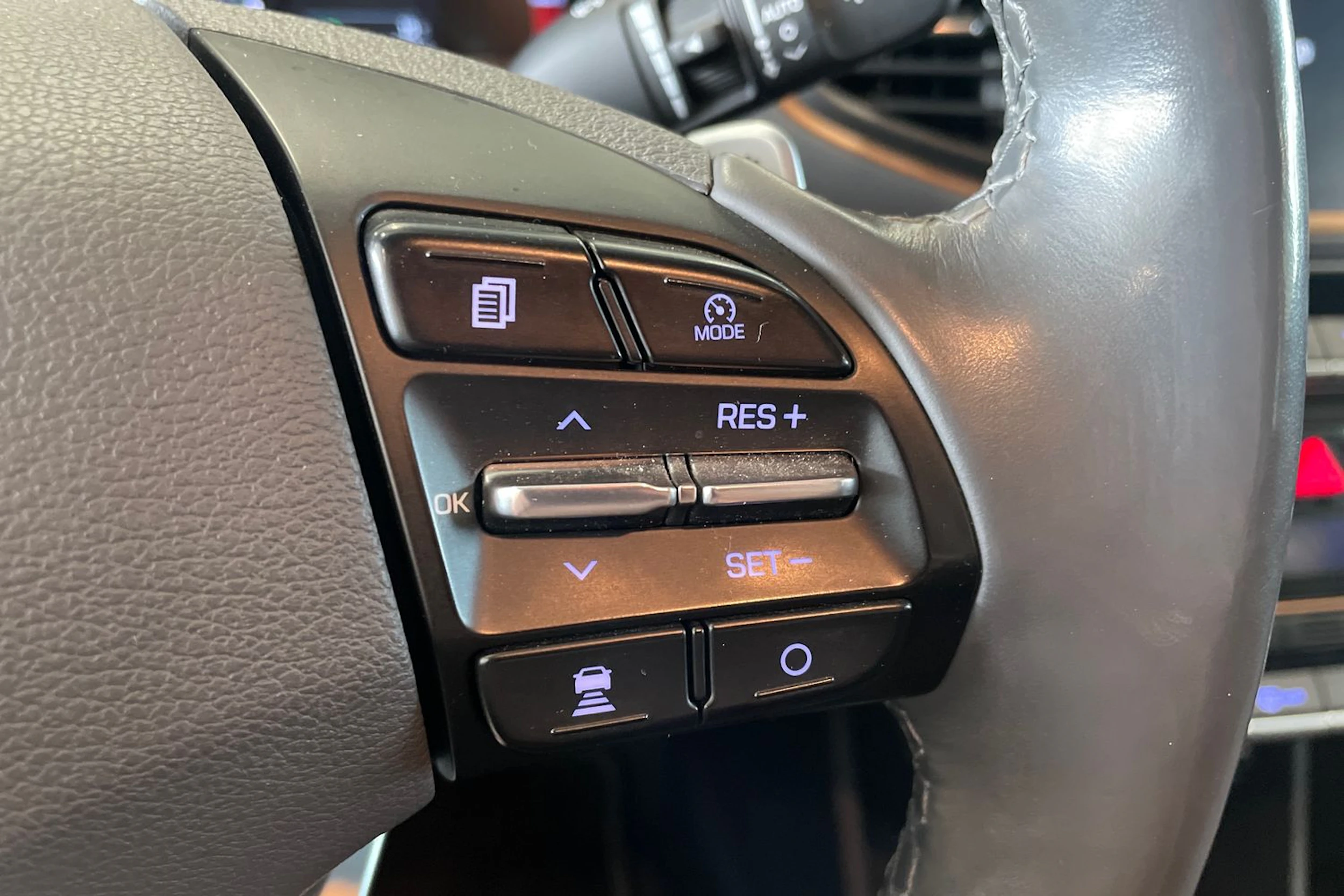 harmaa Hyundai IONIQ electric 2019 kuva 18.