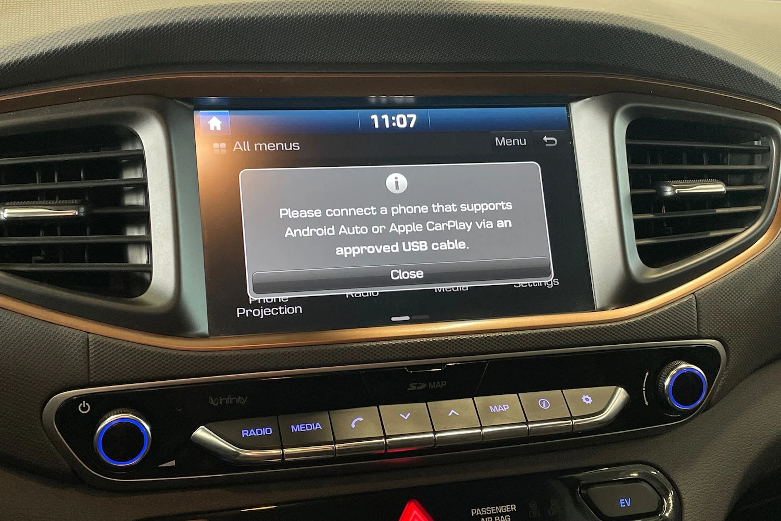 harmaa Hyundai IONIQ electric 2019 kuva 23.