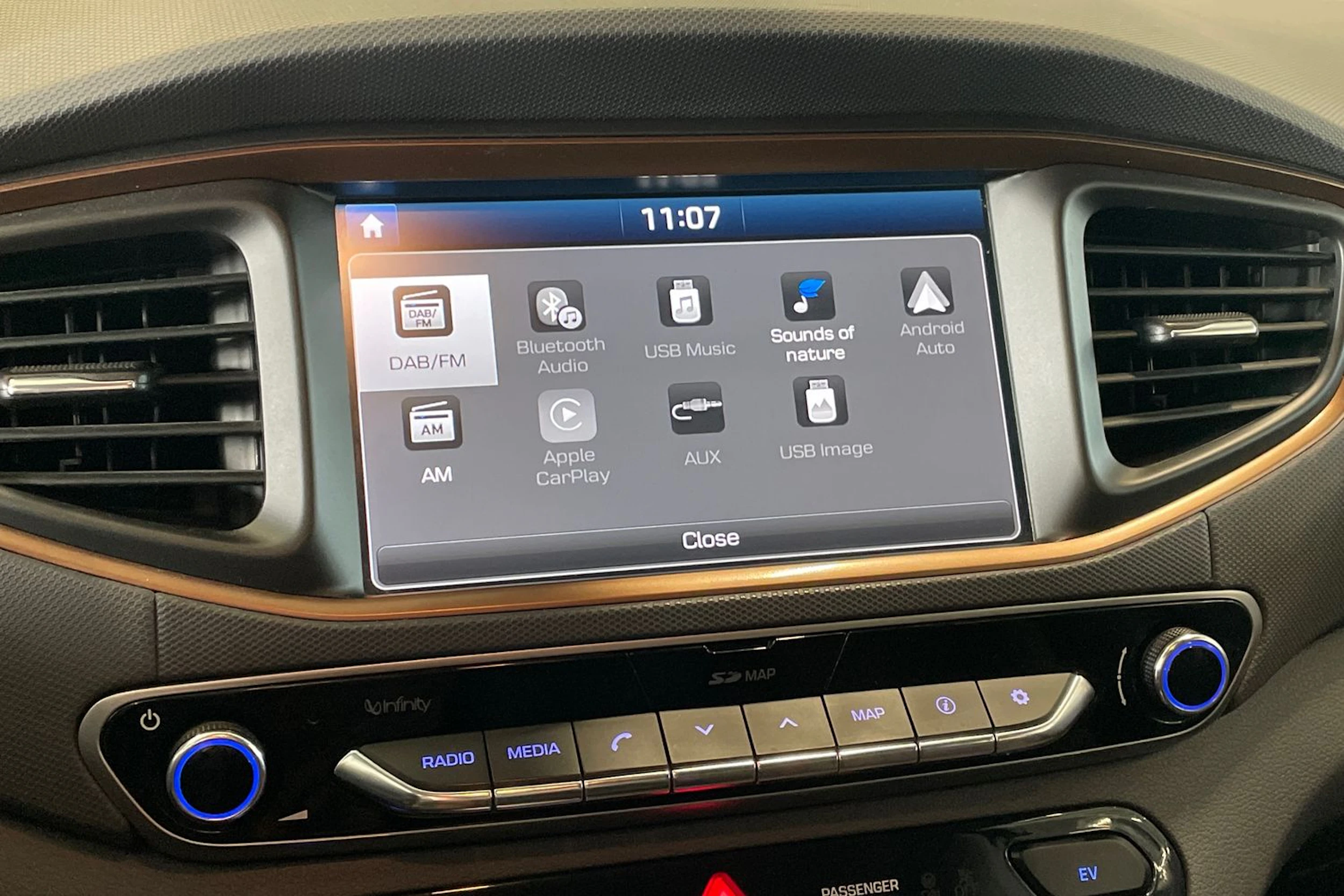 harmaa Hyundai IONIQ electric 2019 kuva 24.