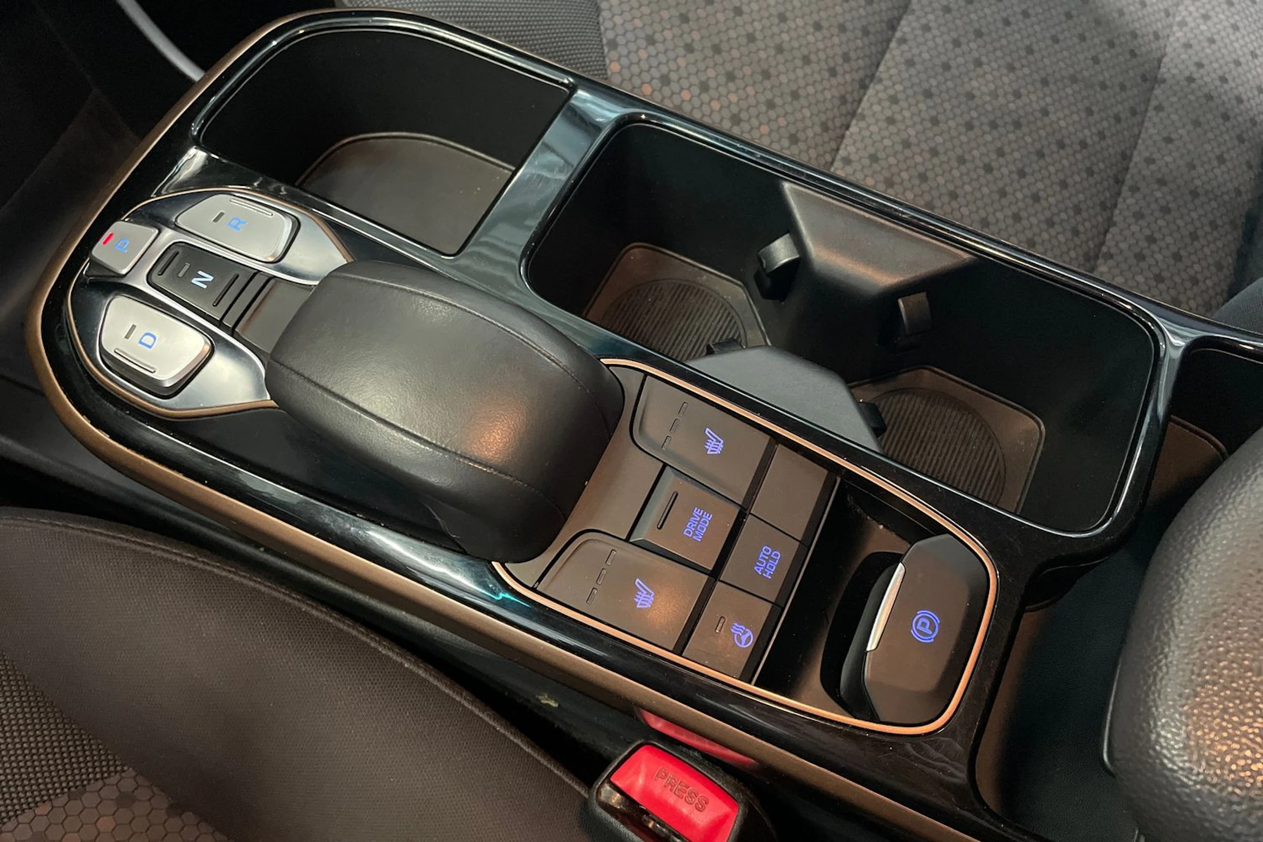 harmaa Hyundai IONIQ electric 2019 kuva 27.