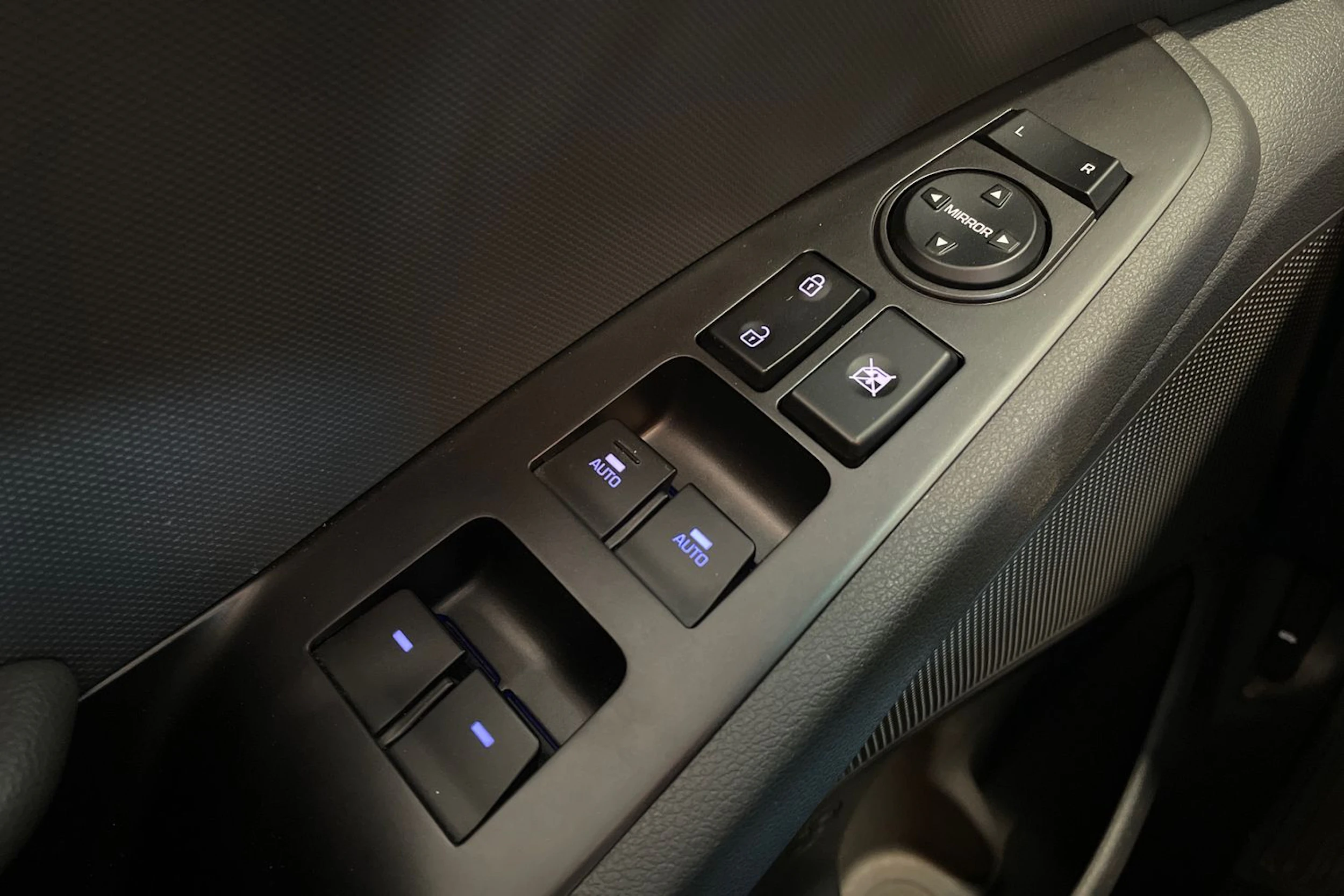 harmaa Hyundai IONIQ electric 2019 kuva 28.