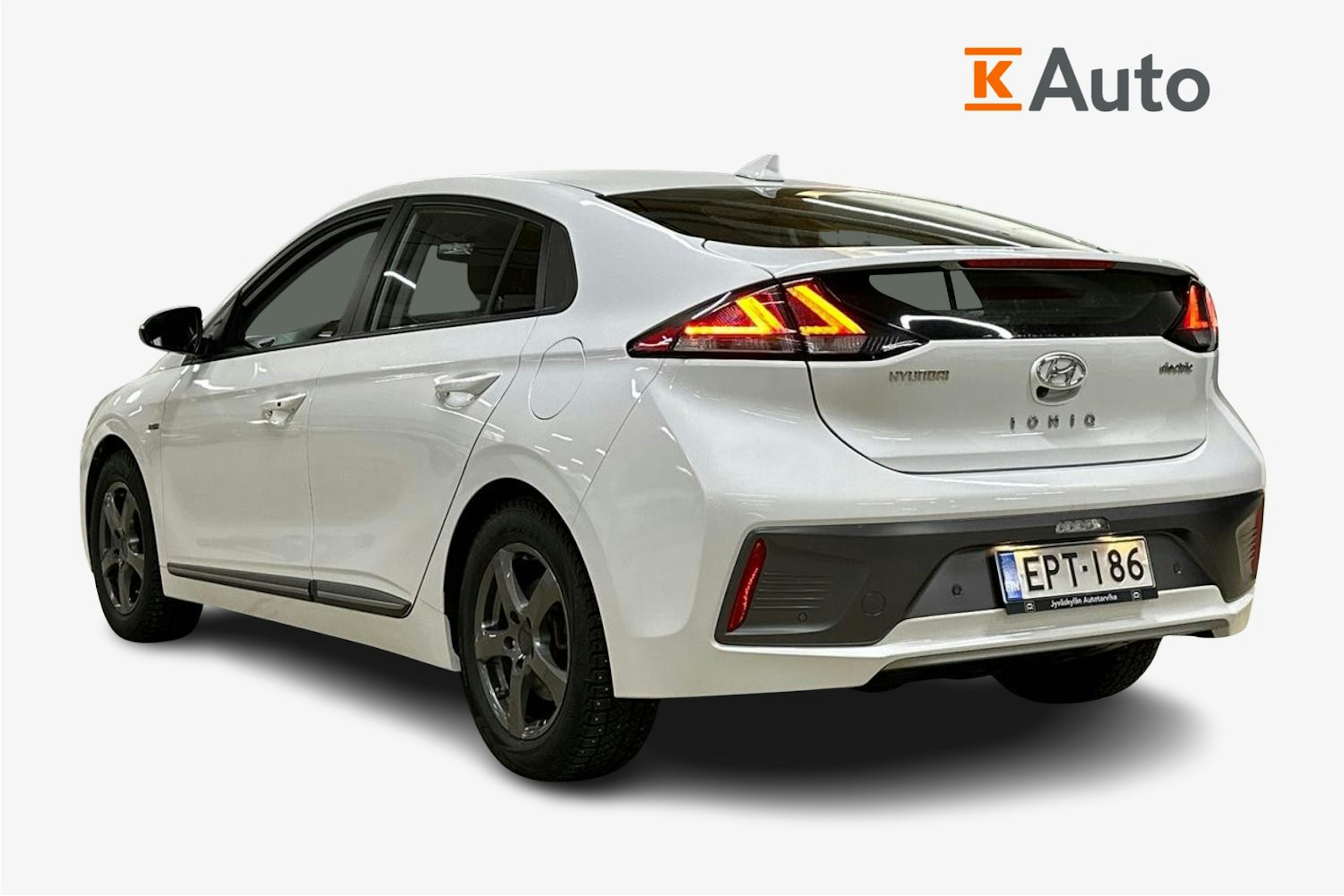 valkoinen Hyundai IONIQ electric 2020 kuva 2.