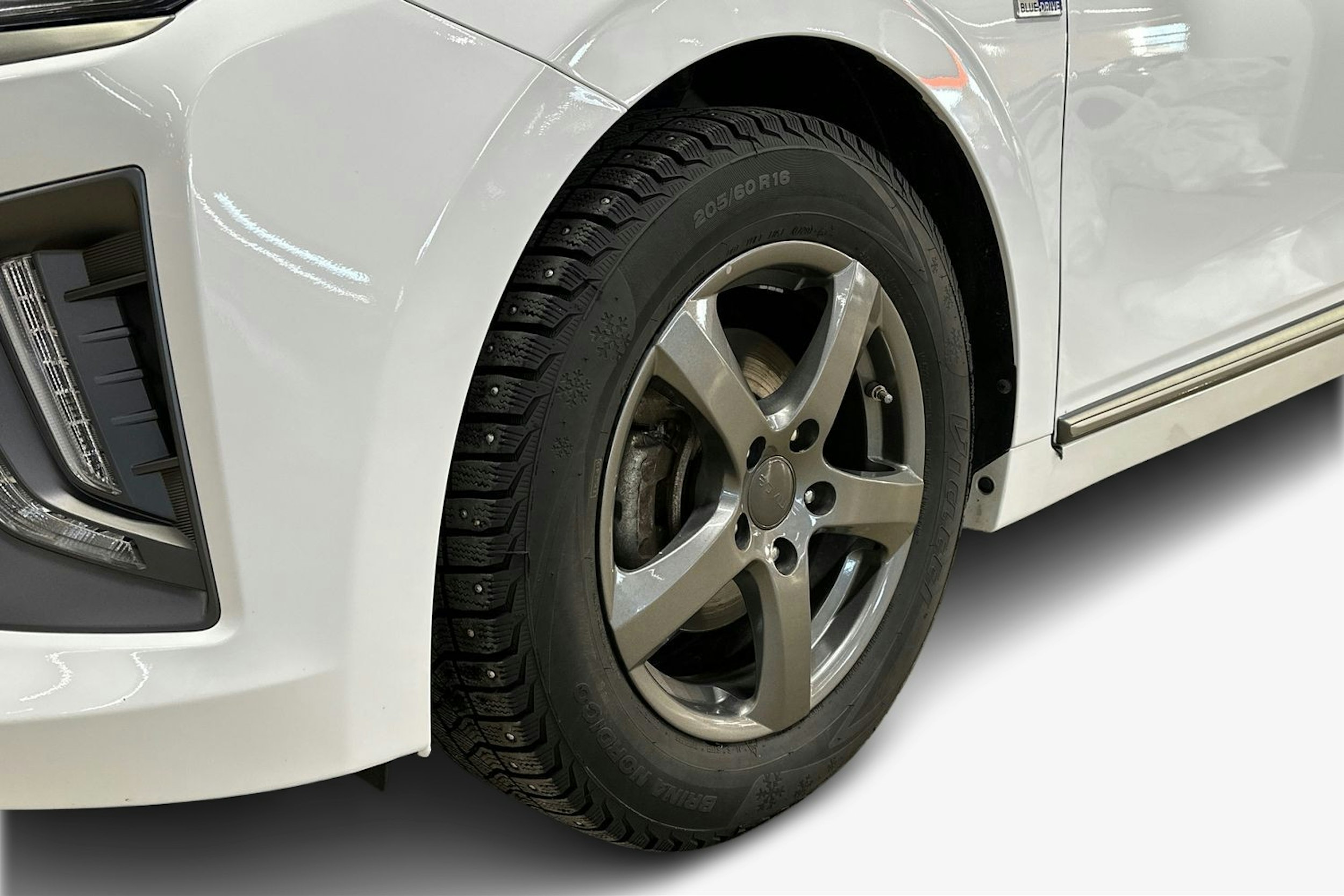 valkoinen Hyundai IONIQ electric 2020 kuva 11.