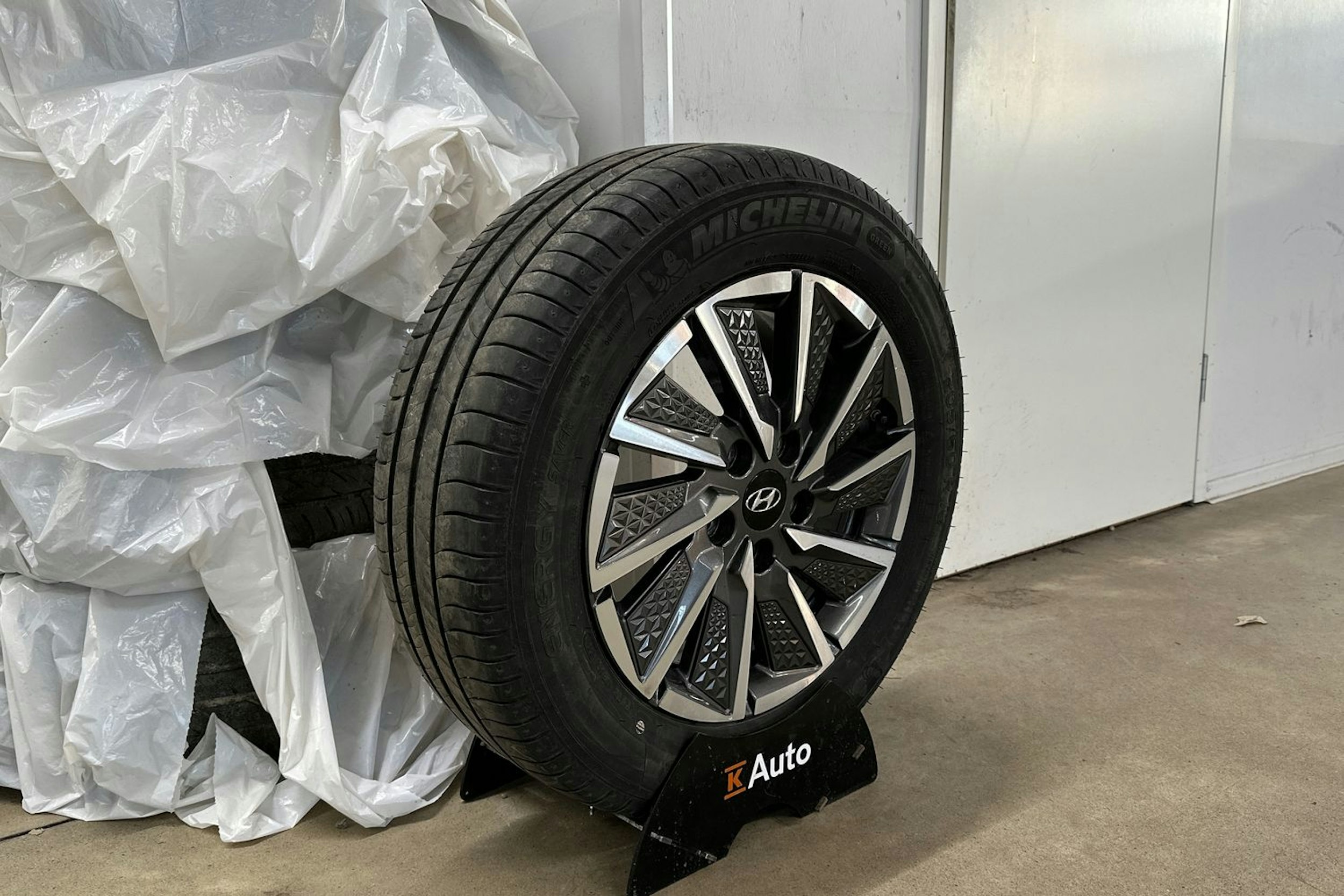 valkoinen Hyundai IONIQ electric 2020 kuva 13.