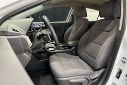 valkoinen Hyundai IONIQ electric 2020 kuva 16.