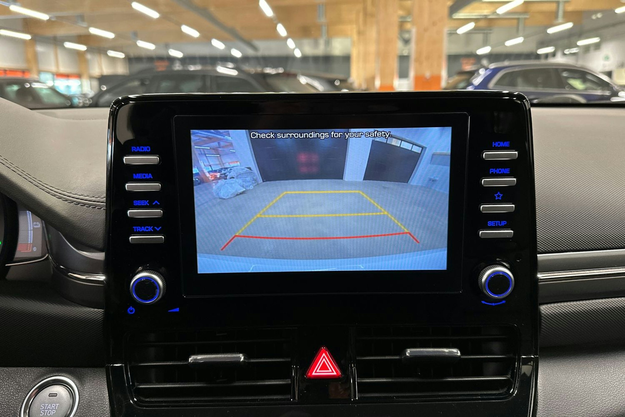 valkoinen Hyundai IONIQ electric 2020 kuva 17.