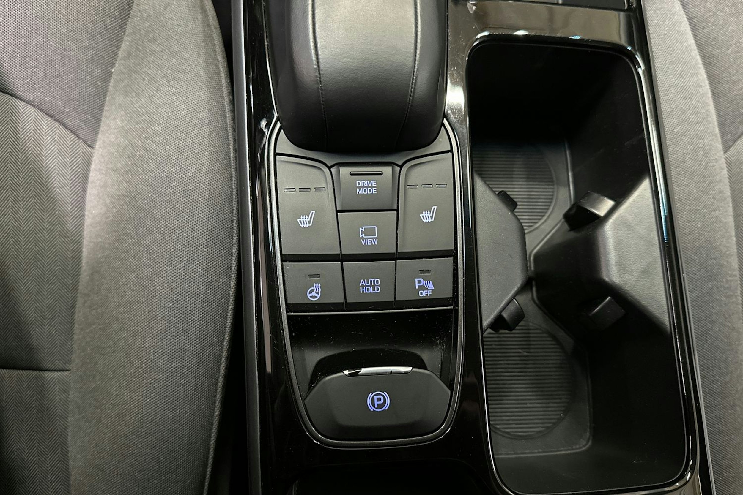 valkoinen Hyundai IONIQ electric 2020 kuva 22.