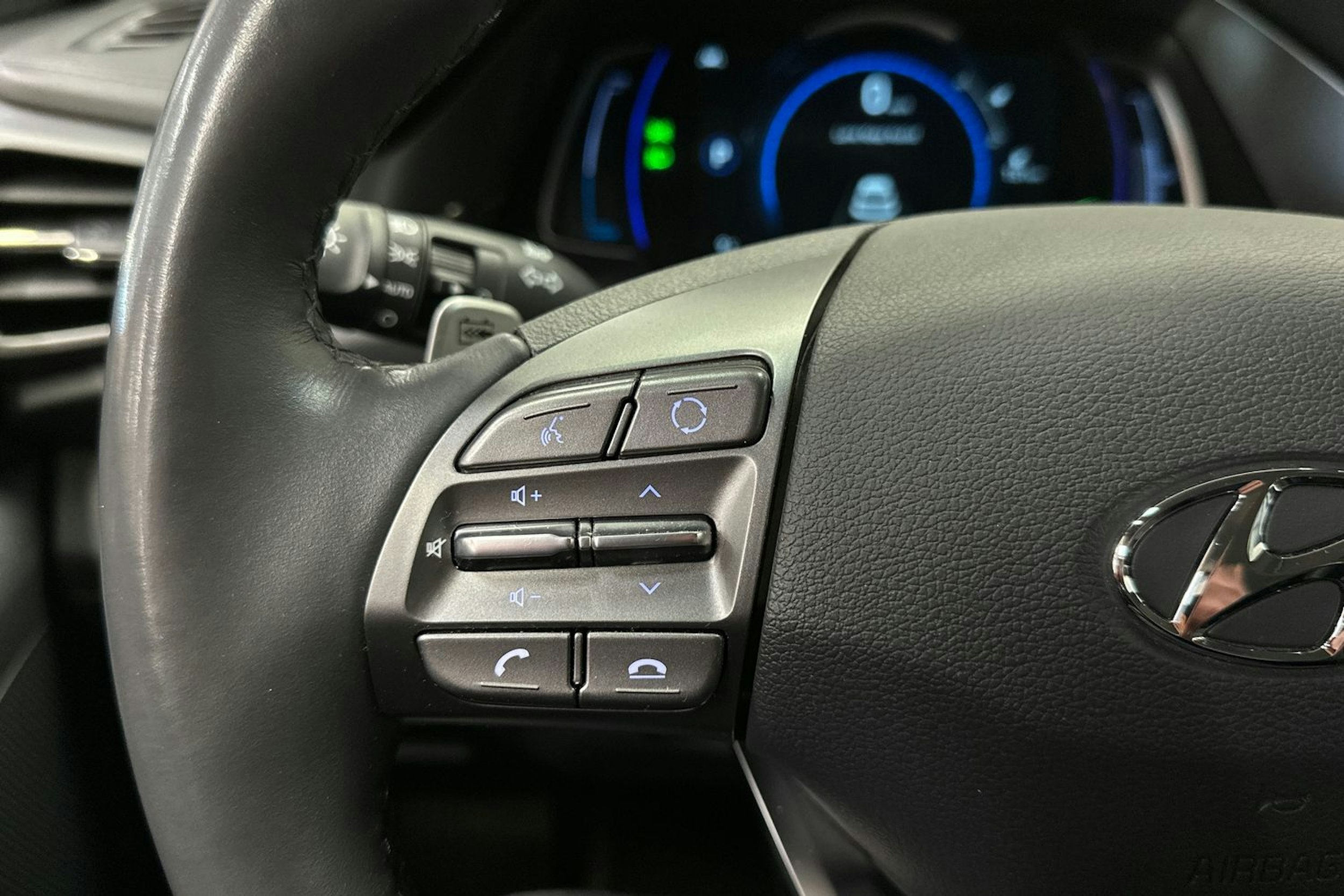 valkoinen Hyundai IONIQ electric 2020 kuva 24.