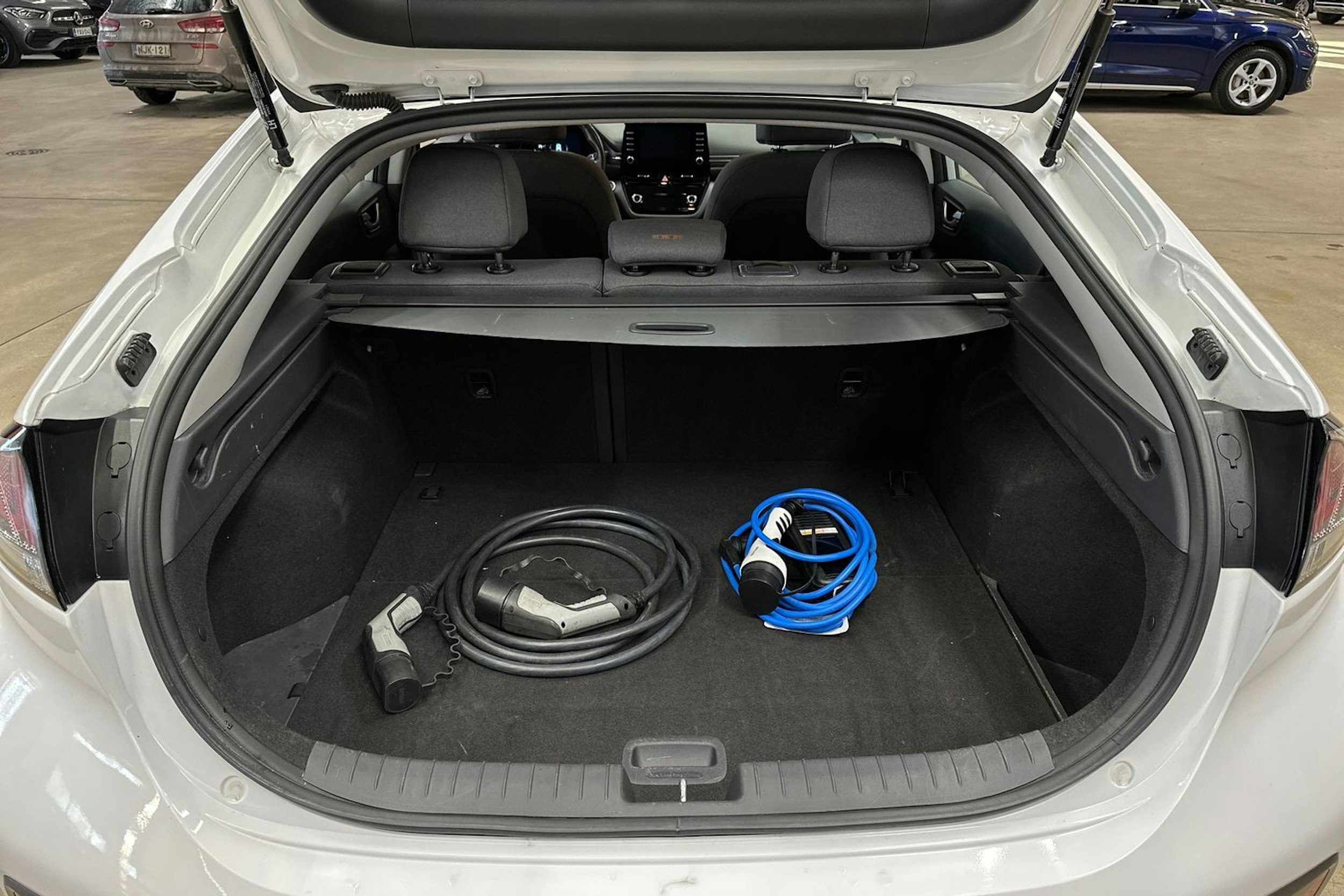 valkoinen Hyundai IONIQ electric 2020 kuva 30.