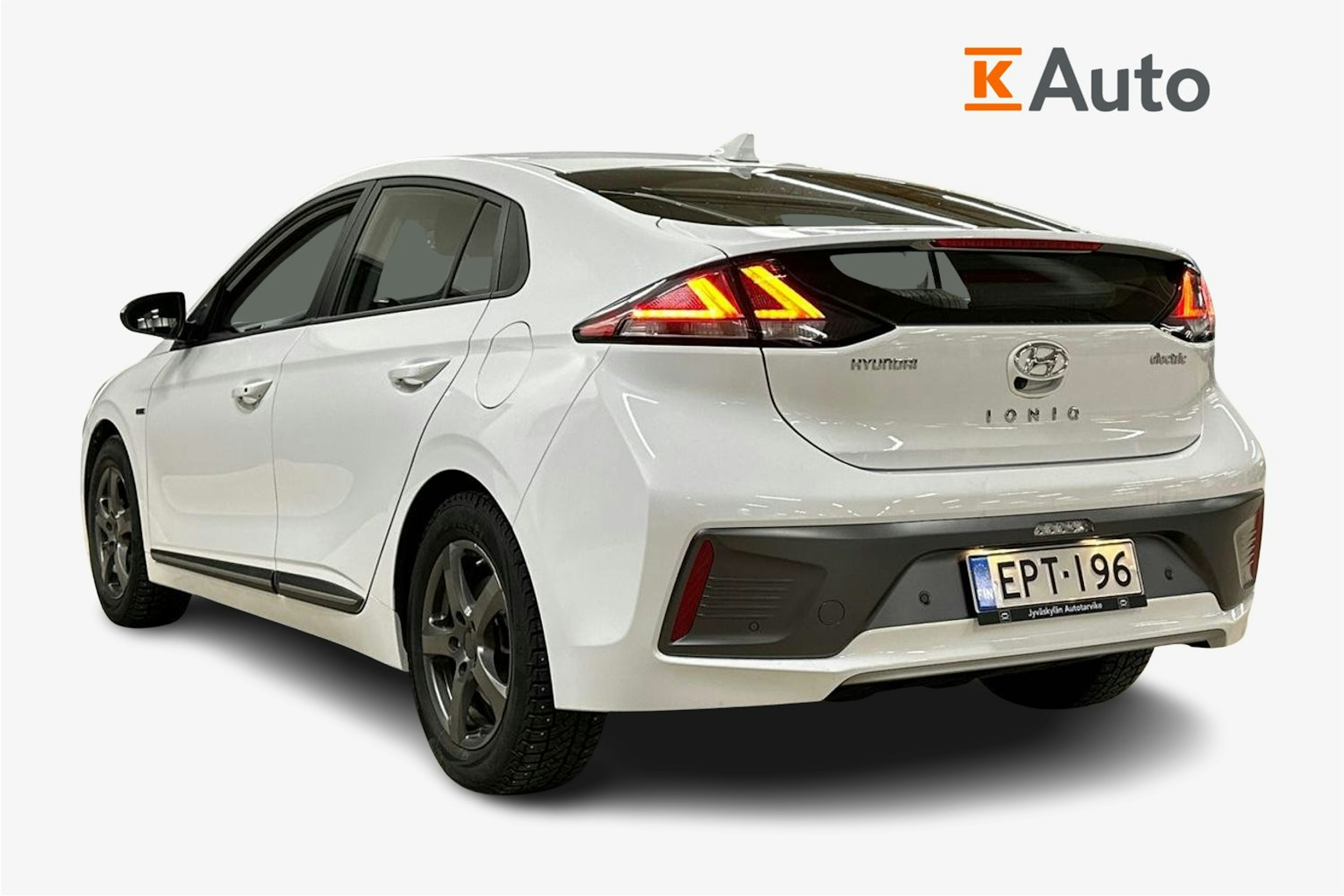 valkoinen Hyundai IONIQ electric 2020 kuva 2.