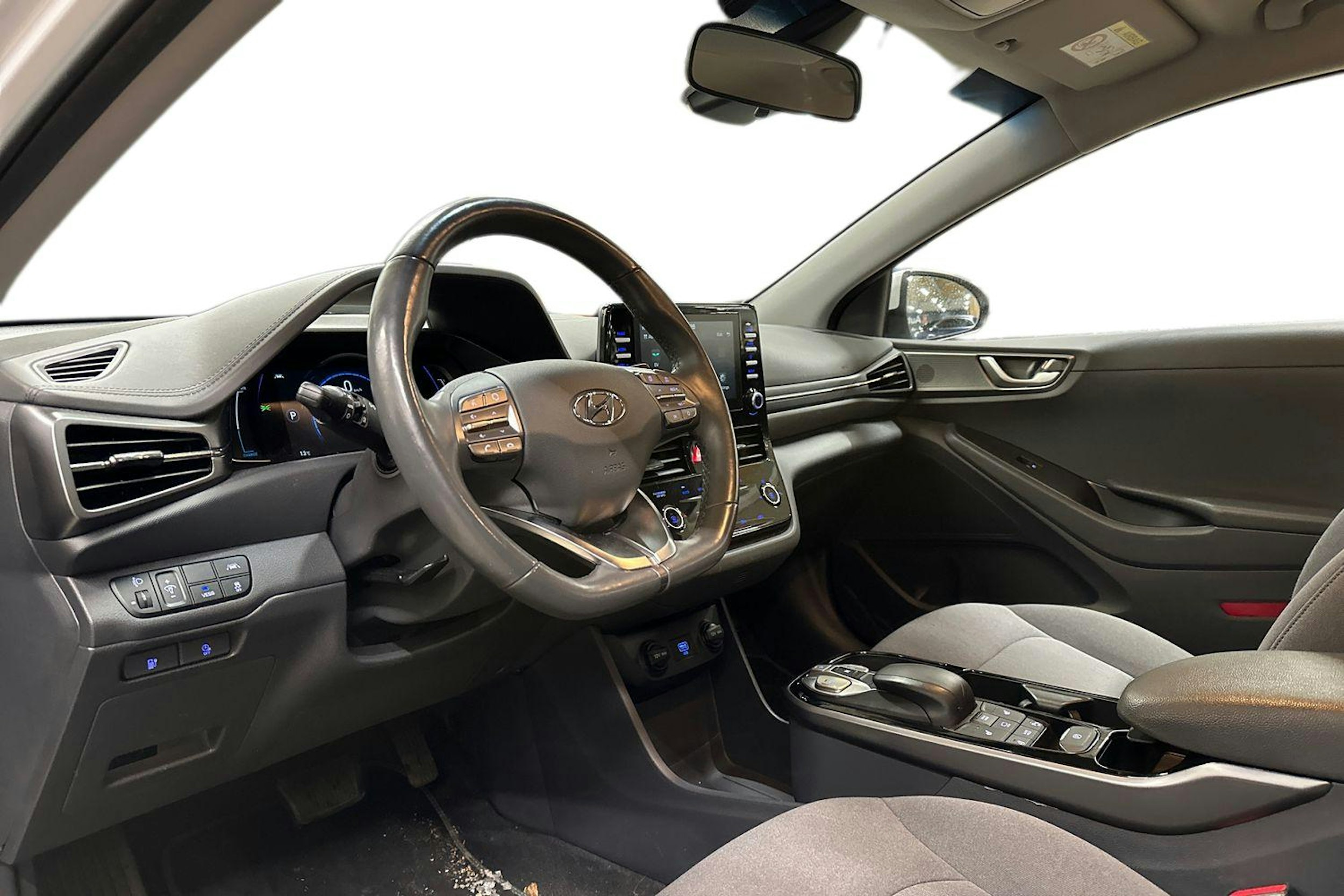 valkoinen Hyundai IONIQ electric 2020 kuva 3.