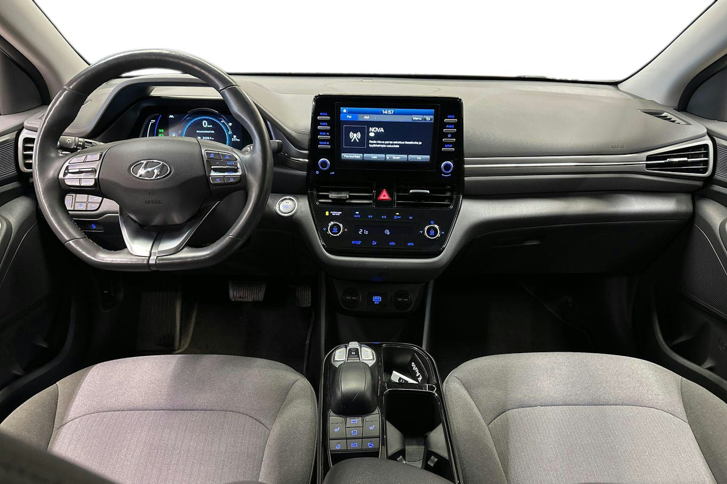 valkoinen Hyundai IONIQ electric 2020 kuva 9.