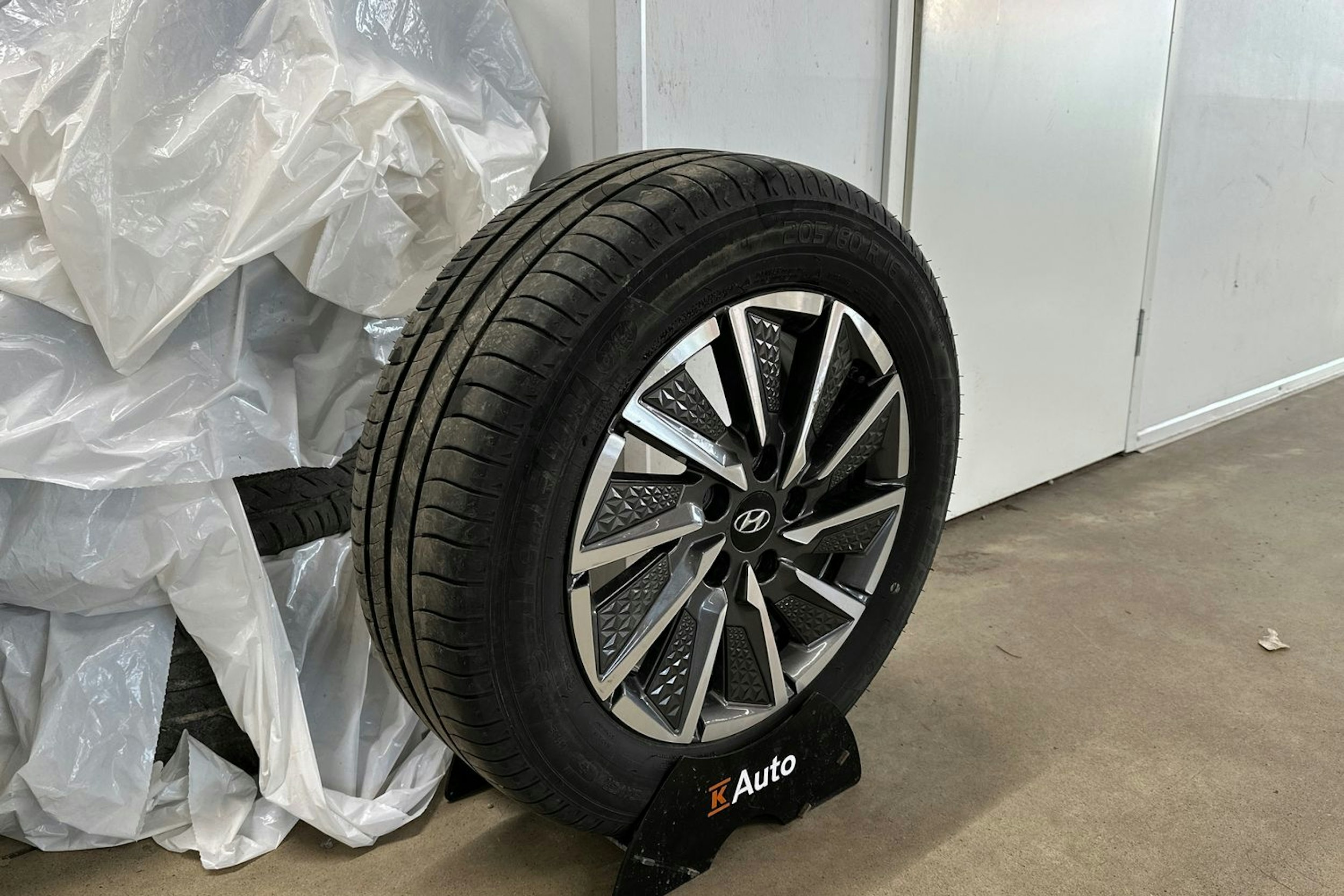 valkoinen Hyundai IONIQ electric 2020 kuva 13.