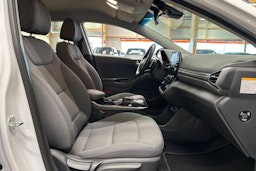 valkoinen Hyundai IONIQ electric 2020 kuva 14.