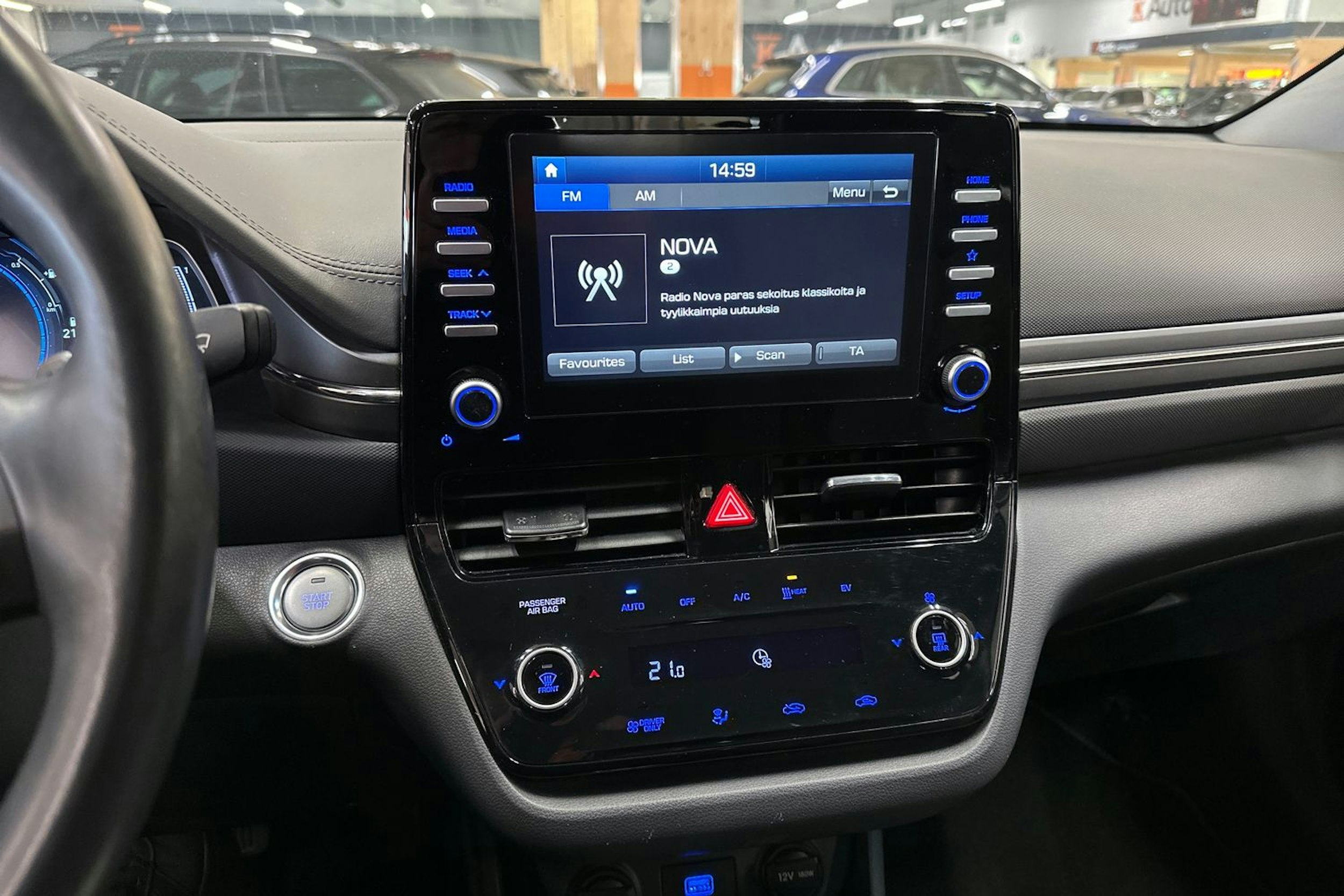 valkoinen Hyundai IONIQ electric 2020 kuva 19.