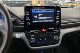 valkoinen Hyundai IONIQ electric 2020 kuva 19.