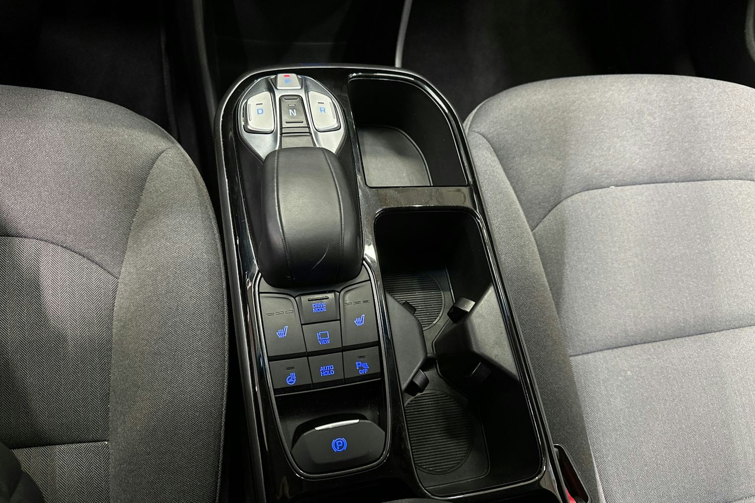 valkoinen Hyundai IONIQ electric 2020 kuva 21.