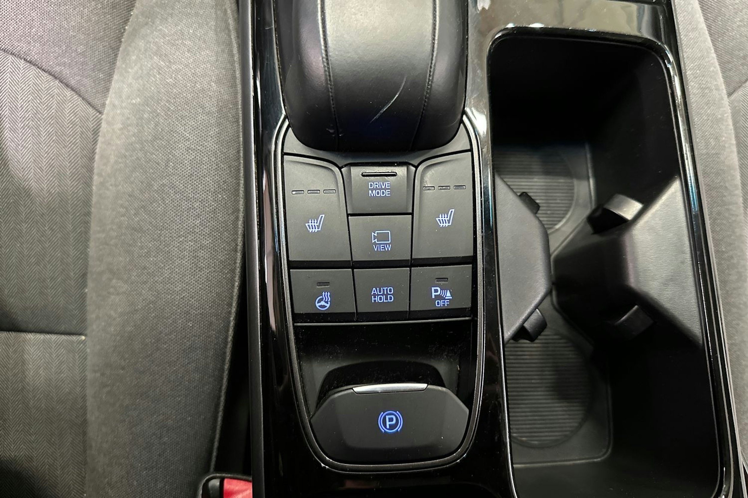 valkoinen Hyundai IONIQ electric 2020 kuva 22.