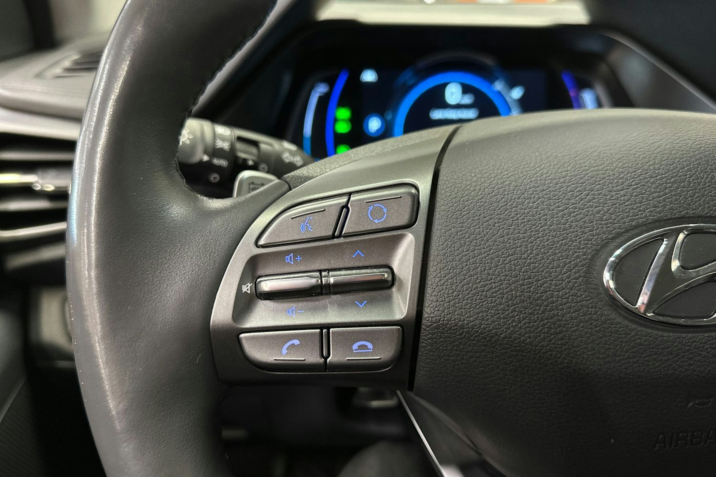 valkoinen Hyundai IONIQ electric 2020 kuva 24.