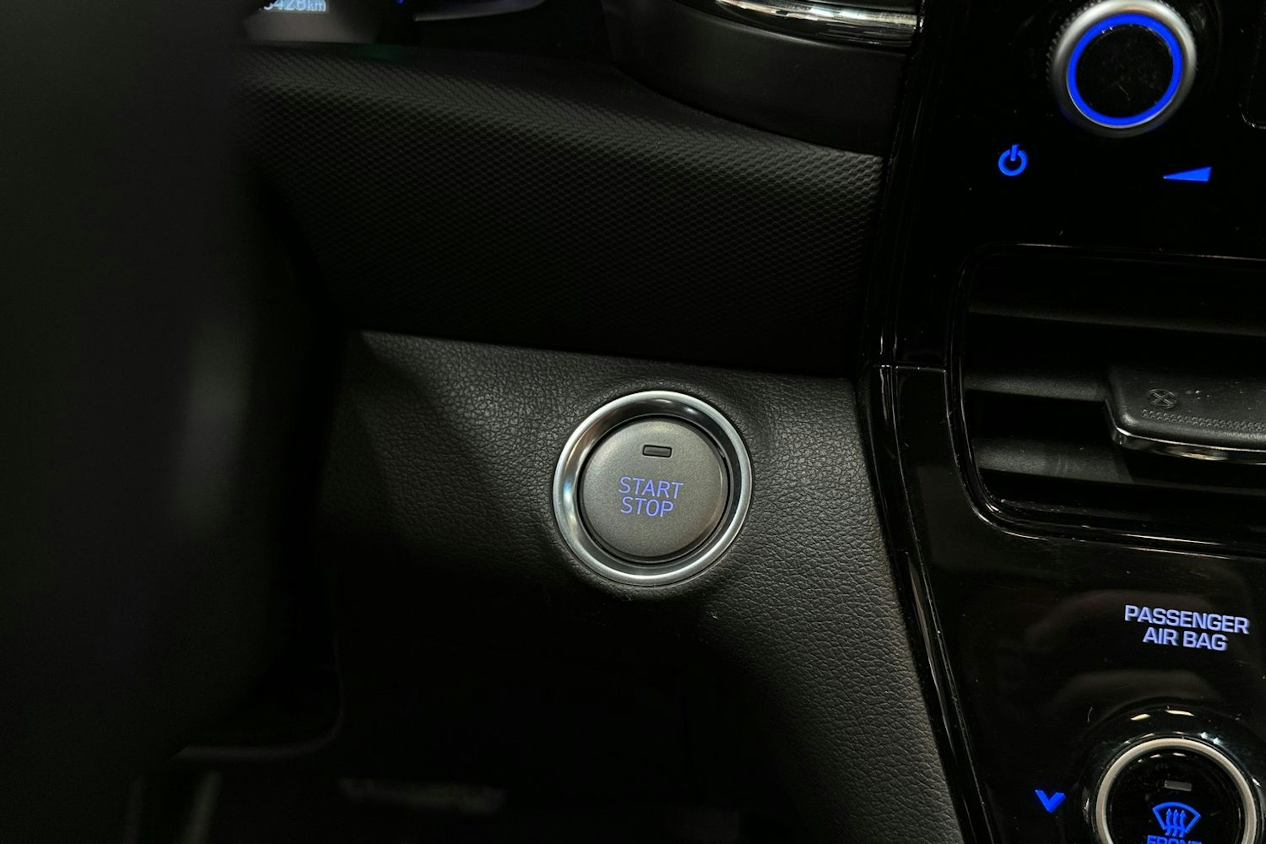 valkoinen Hyundai IONIQ electric 2020 kuva 28.