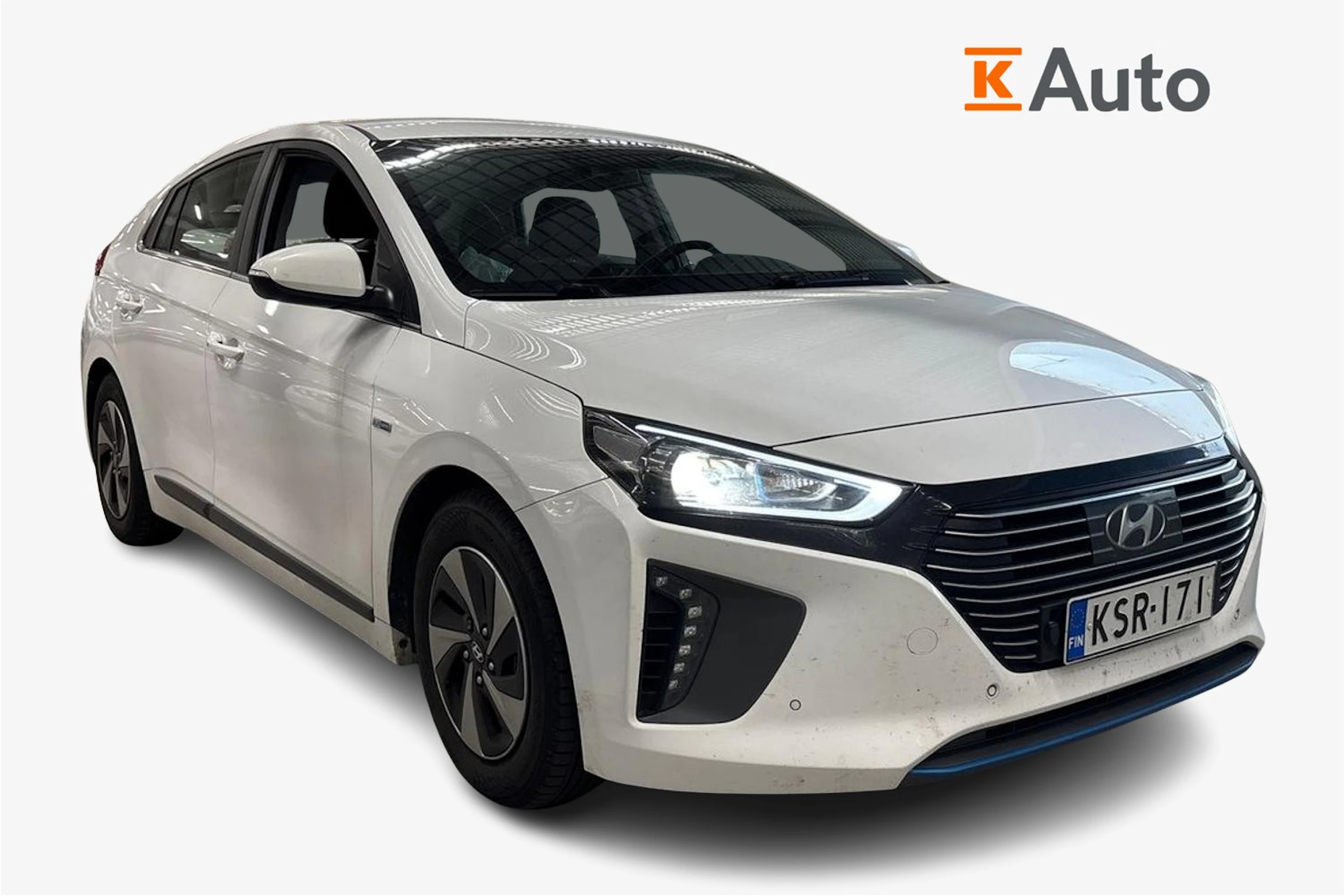 valkoinen Hyundai IONIQ hybrid 2017 kuva 1.