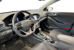 valkoinen Hyundai IONIQ hybrid 2017 kuva 3.