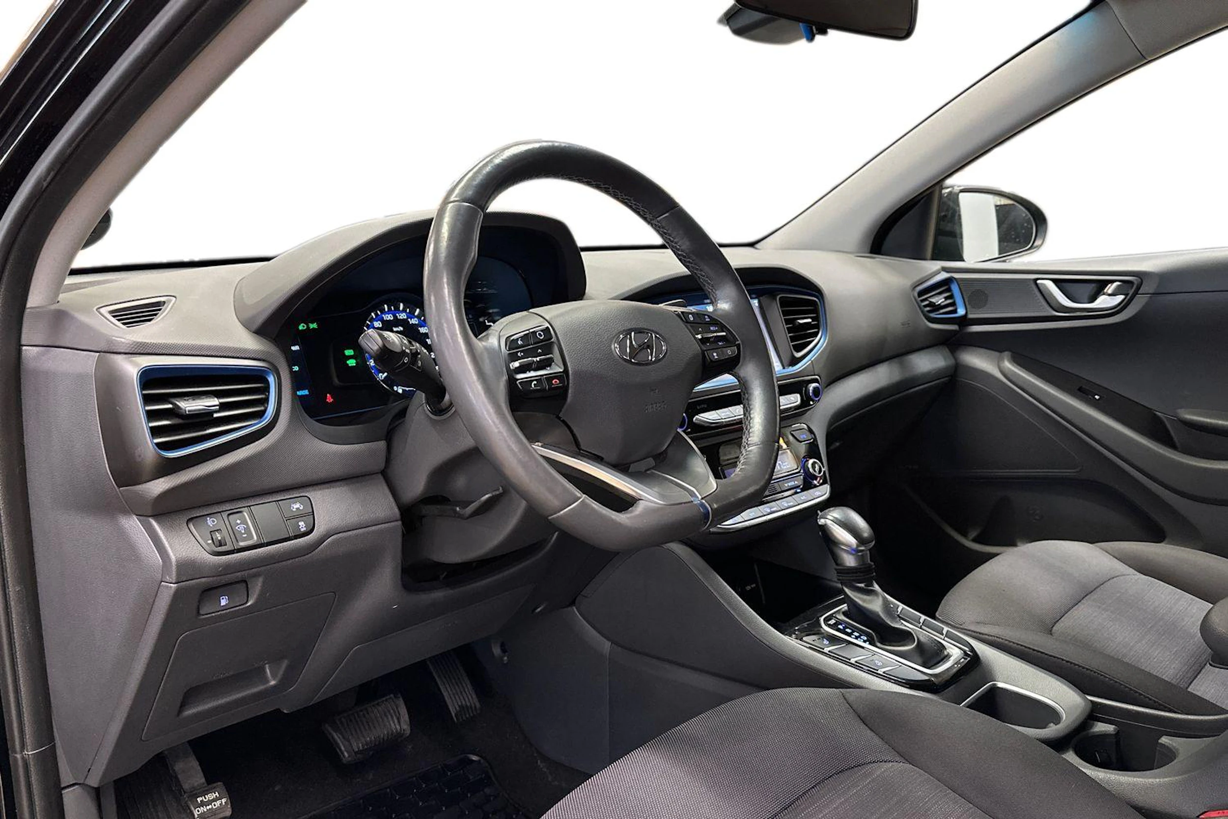 musta Hyundai IONIQ hybrid 2017 kuva 6.