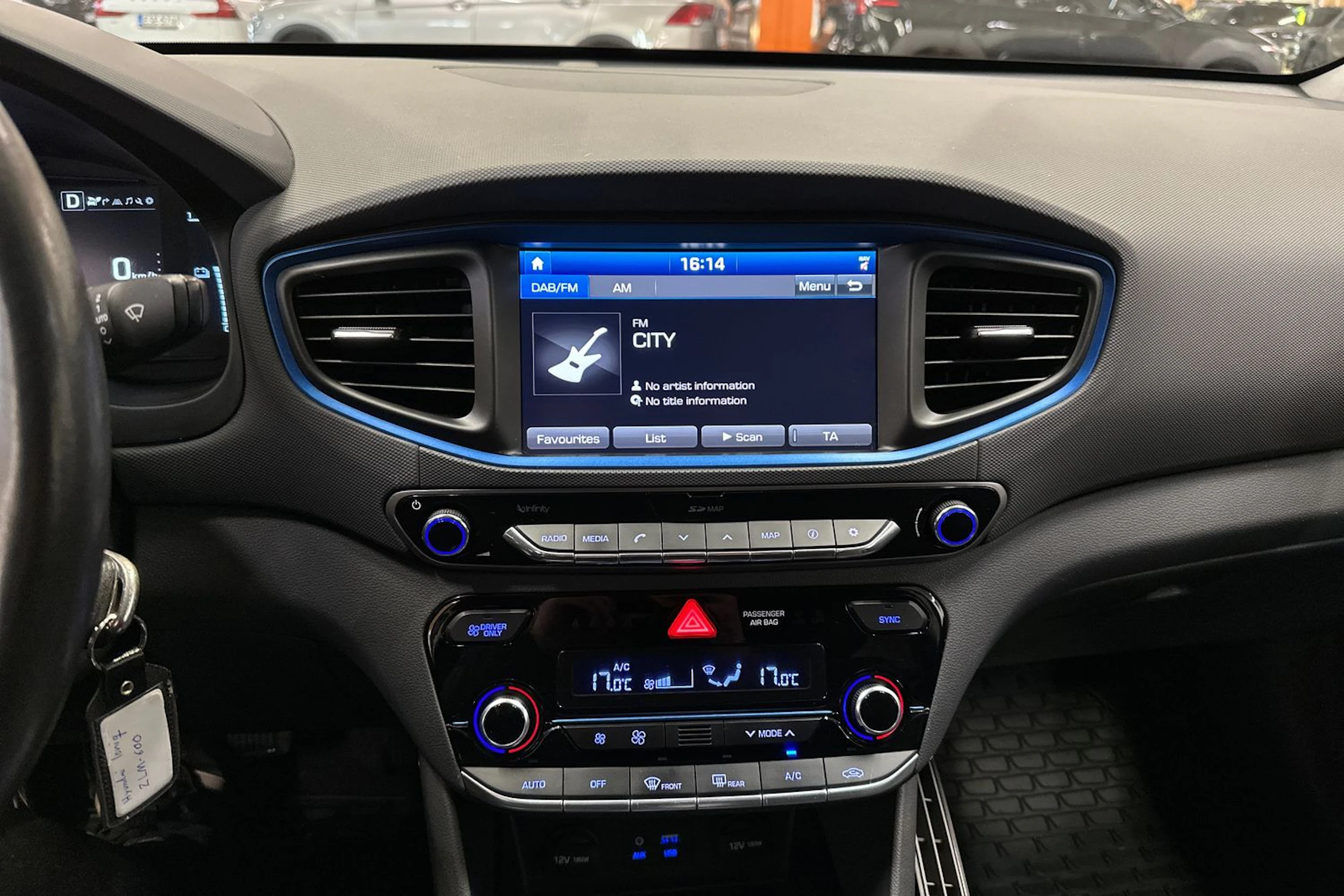 musta Hyundai IONIQ hybrid 2017 kuva 16.