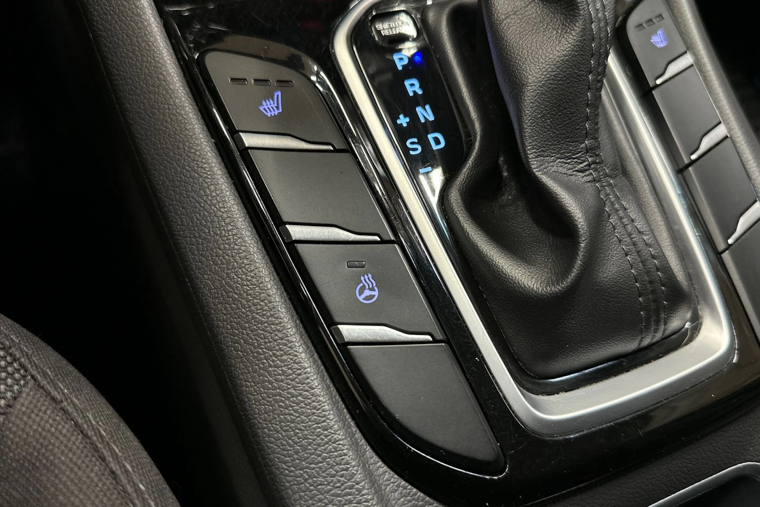 musta Hyundai IONIQ hybrid 2017 kuva 18.