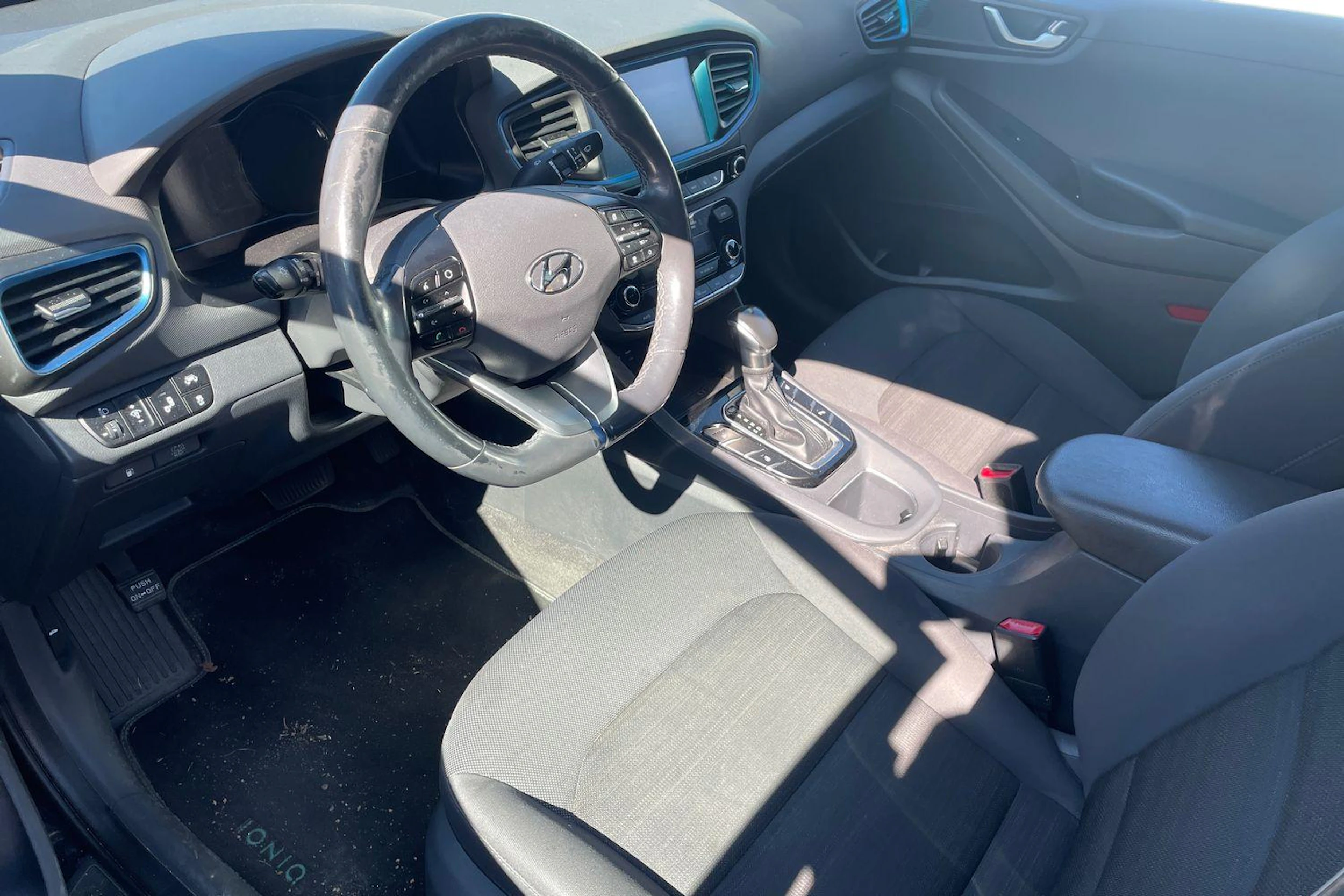 musta Hyundai IONIQ hybrid 2018 kuva 3.