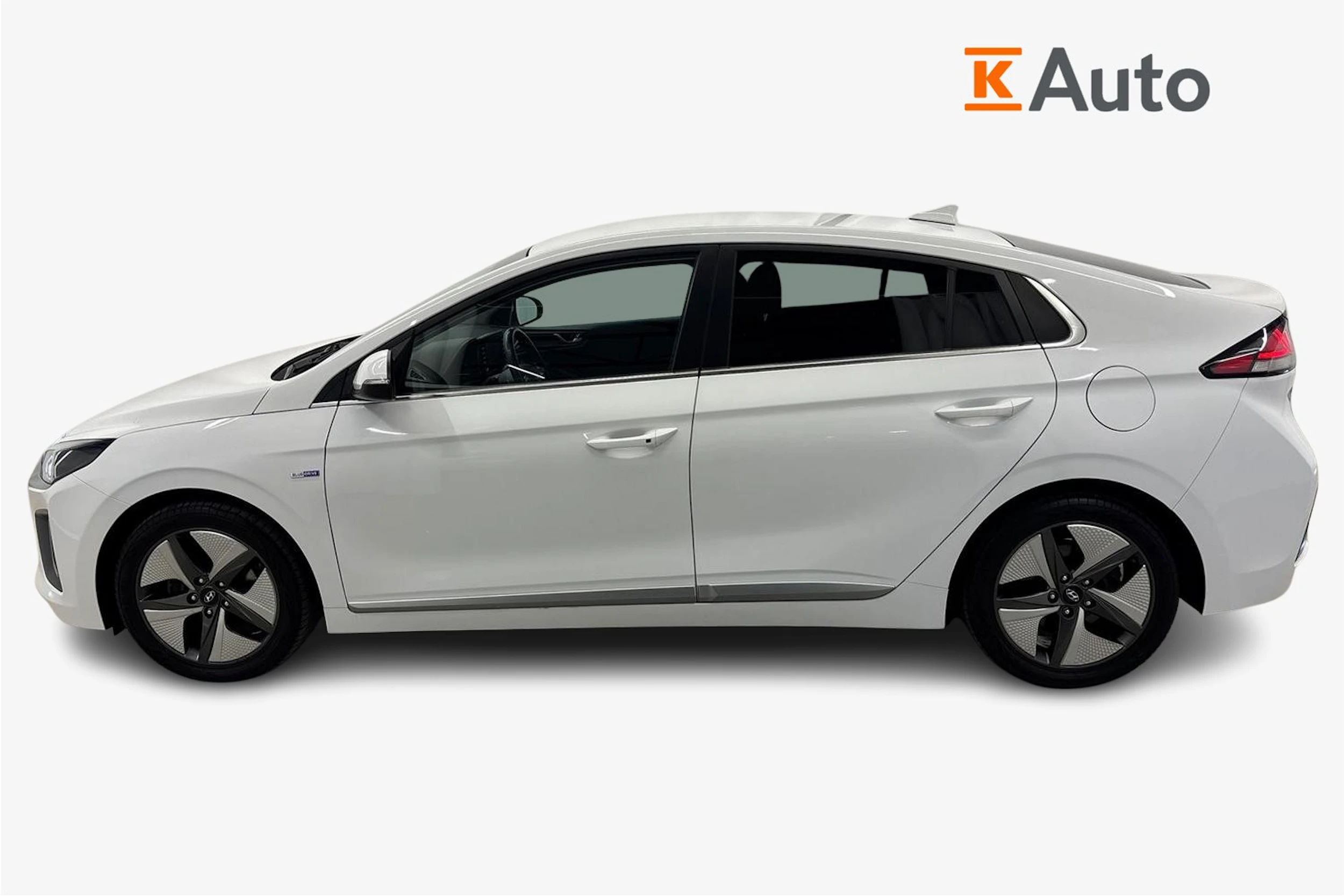 valkoinen Hyundai IONIQ hybrid 2021 kuva 5.