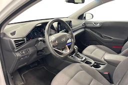 valkoinen Hyundai IONIQ hybrid 2021 kuva 6.