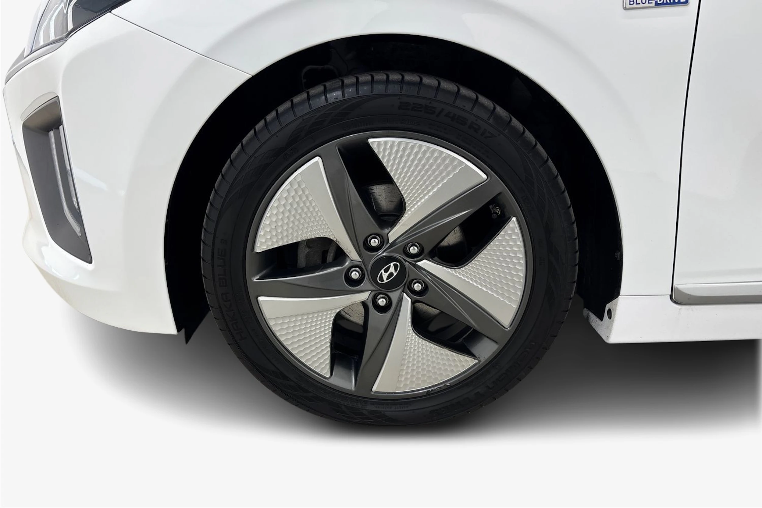 valkoinen Hyundai IONIQ hybrid 2021 kuva 9.