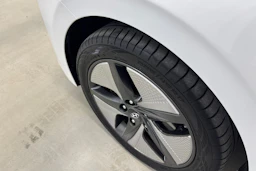 valkoinen Hyundai IONIQ hybrid 2021 kuva 10.